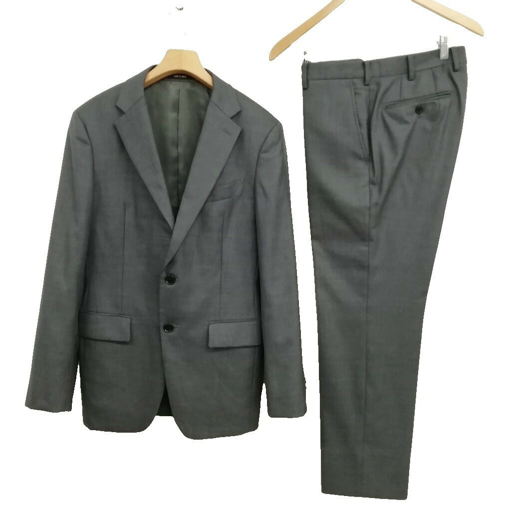 【中古】コムサメン COMME CA MEN シングル 2B スーツ セットアップ ジャケット スラックス 44 / 46 チャコールグレー メンズ 【ベクトル 古着】 260409ブランドコムサメン COMME CA MEN表記サイズジャケット/44 スラックス/46実寸サイズジャケット 肩幅：43cm　ジャケット 身幅：50cm　ジャケット 袖丈：61cm　ジャケット 着丈：71cm　パンツ ウエスト：82cm　パンツ もも幅：31cm　パンツ 裾幅：18.5cm　パンツ 股上：25cm　パンツ 股下：70cm　　色チャコールグレー仕様袖4ボタン/開き見せ/センターベント状態・スラックスのフックボタンのフック側が欠損しております。 （写真参照） 上記がありますが、その他に特別目立ったダメージはなくまだまだご使用いただける商品です。 ※あくまでも中古品ですので掲載写真や記載内容をご確認いただき、ご理解の上ご購入ください。商品のお問い合わせの回答を休止しております。＊各商品ページの商品詳細等をご確認の上ご購入ください。【中古】コムサメン COMME CA MEN シングル 2B スーツ セットアップ ジャケット スラックス 44 / 46 チャコールグレー メンズ 【ベクトル 古着】 260409状態ランク　”AB”詳細については、下記および「状態ランクについて」ページをご覧ください。未使用・新品の商品ほぼ新品同様の商品使用感が少なく、かなり状態の良い商品使用感はあるが、傷や汚れの少ない商品使用感の他、傷や汚れが見られる商品かなり大きな傷みがある難あり商品※S〜CランクはUSED品となりますので、使用感をご理解の上でご入札下さい。状態ランクについてinformationブランドコムサメン COMME CA MEN表記サイズジャケット/44 スラックス/46実寸サイズジャケット 肩幅：43cm　ジャケット 身幅：50cm　ジャケット 袖丈：61cm　ジャケット 着丈：71cm　パンツ ウエスト：82cm　パンツ もも幅：31cm　パンツ 裾幅：18.5cm　パンツ 股上：25cm　パンツ 股下：70cm　　色チャコールグレー仕様袖4ボタン/開き見せ/センターベント状態・スラックスのフックボタンのフック側が欠損しております。 （写真参照） 上記がありますが、その他に特別目立ったダメージはなくまだまだご使用いただける商品です。 ※あくまでも中古品ですので掲載写真や記載内容をご確認いただき、ご理解の上ご購入ください。商品のお問い合わせの回答を休止しております。＊各商品ページの商品詳細等をご確認の上ご購入ください。本商品は一点物です他サイトや店舗にて販売している商品です。多少のお時間差にて欠品になることもございます。予めご了承頂ますようお願い致します。ベクトル・サイズガイドはこちらこの商品と同じブランドの商品を見る