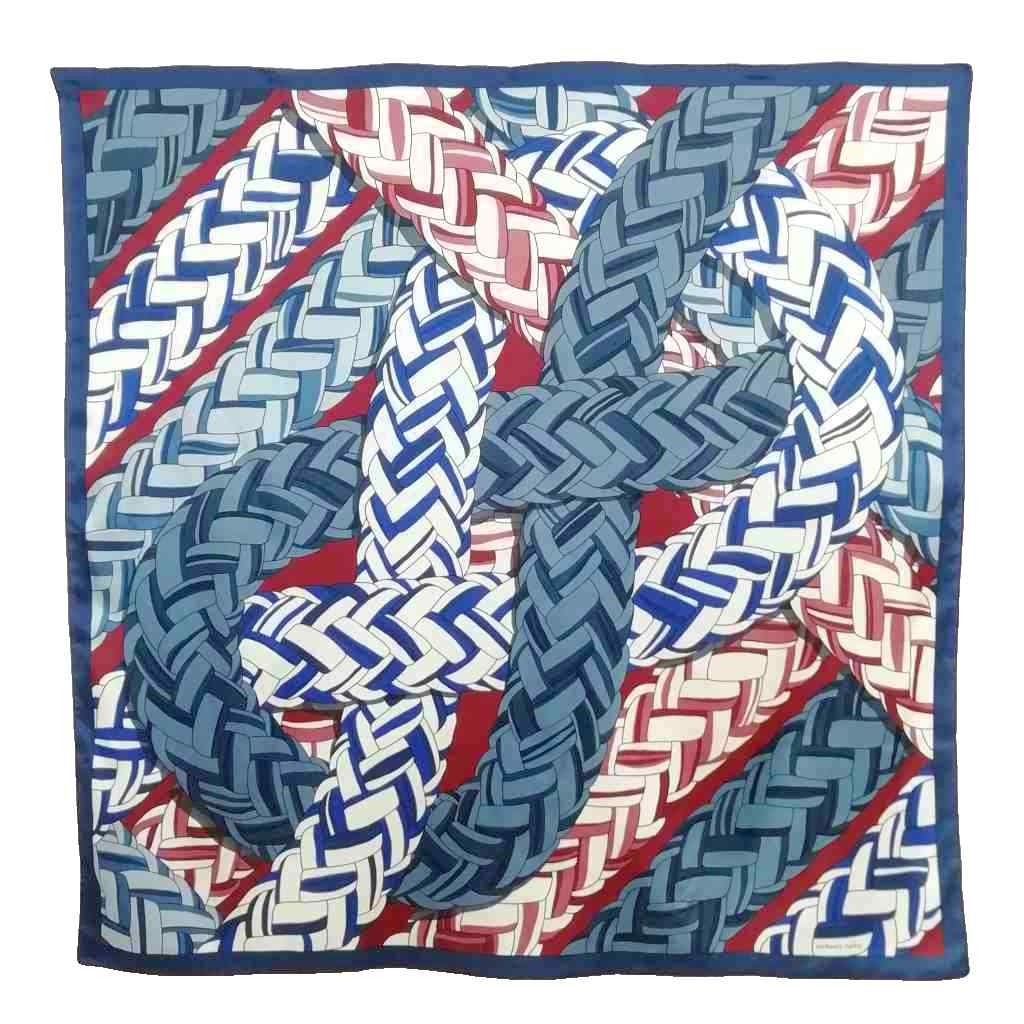 【中古】エルメス HERMES キャリック・ベンド Carrick Bend カレH 100 コットン シルク 大判 スカーフ ネイビー系 メンズ レディース 【ベクトル 古着】 260915ブランドエルメス HERMES実寸サイズヨコ/約100　タテ/約99　色ネイビー系仕様キャリック・ベンド Carrick Bend カレH 100状態・僅かな薄汚れ、引っかけ、糸引き箇所あり。 （写真参照） 上記がありますが、特別目立った汚れ、ダメージはなく、問題なくご使用いただける商品です。 ※あくまでも中古品ですので掲載写真や記載内容をご確認いただき、ご理解の上ご購入ください。付属品写真に写っている物が全てです。商品のお問い合わせの回答を休止しております。＊各商品ページの商品詳細等をご確認の上ご購入ください。【中古】エルメス HERMES キャリック・ベンド Carrick Bend カレH 100 コットン シルク 大判 スカーフ ネイビー系 メンズ レディース 【ベクトル 古着】 260915状態ランク　”AB”詳細については、下記および「状態ランクについて」ページをご覧ください。未使用・新品の商品ほぼ新品同様の商品使用感が少なく、かなり状態の良い商品使用感はあるが、傷や汚れの少ない商品使用感の他、傷や汚れが見られる商品かなり大きな傷みがある難あり商品※S〜CランクはUSED品となりますので、使用感をご理解の上でご入札下さい。状態ランクについてinformationブランドエルメス HERMES実寸サイズヨコ/約100　タテ/約99　色ネイビー系仕様キャリック・ベンド Carrick Bend カレH 100状態・僅かな薄汚れ、引っかけ、糸引き箇所あり。 （写真参照） 上記がありますが、特別目立った汚れ、ダメージはなく、問題なくご使用いただける商品です。 ※あくまでも中古品ですので掲載写真や記載内容をご確認いただき、ご理解の上ご購入ください。付属品写真に写っている物が全てです。商品のお問い合わせの回答を休止しております。＊各商品ページの商品詳細等をご確認の上ご購入ください。本商品は一点物です他サイトや店舗にて販売している商品です。多少のお時間差にて欠品になることもございます。予めご了承頂ますようお願い致します。ベクトル・サイズガイドはこちらこの商品と同じブランドの商品を見る