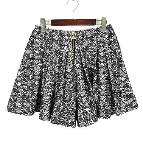 ブランド古着の買取販売ベクトルの【中古】クローラ crolla キュロット ショートパンツ フレア ジャガード 総柄 ボックスプリーツ タック M 38 黒 ブラック グレー ライトグレー レディース 【ベクトル 古着】 240110｜アングル2