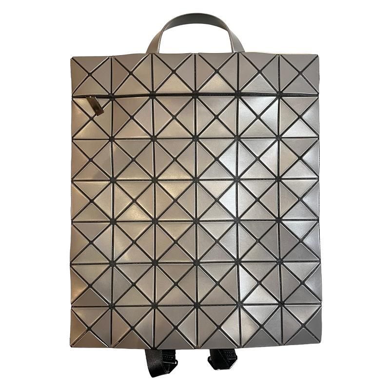 yÁzoIoI CbZC~P BAOBAO ISSEY MIYAKE i FLAT PACK tbg pbN bNTbN obNpbN U[ O[ fB[X yxNg Òz 240416