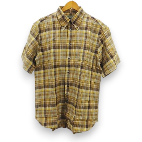 【中古】ギラロッシュ Guy Laroche 半袖 ボタンダウンシャツ L 黄色系 イエロー チェック柄 薄手 メンズ 【ベクトル 古着】 260528ブランドギラロッシュ Guy Laroche表記サイズL実寸サイズ肩幅：49cm　身幅：55cm　着丈：79cm　袖丈：25cm　　素材麻100％色黄色系（画像参照）仕様フロントボタン状態若干の使用感は感じられますが、特に目立った汚れ・ダメージ等なくまだまだ問題なくご利用頂けると思います。備考中古品を扱っているため、元の商品のデザインや形状が全て把握できかねますので、予めご了承下さい商品のお問い合わせの回答を休止しております。＊各商品ページの商品詳細等をご確認の上ご購入ください。【中古】ギラロッシュ Guy Laroche 半袖 ボタンダウンシャツ L 黄色系 イエロー チェック柄 薄手 メンズ 【ベクトル 古着】 260528状態ランク　”AB”詳細については、下記および「状態ランクについて」ページをご覧ください。未使用・新品の商品ほぼ新品同様の商品使用感が少なく、かなり状態の良い商品使用感はあるが、傷や汚れの少ない商品使用感の他、傷や汚れが見られる商品かなり大きな傷みがある難あり商品※S〜CランクはUSED品となりますので、使用感をご理解の上でご入札下さい。状態ランクについてinformationブランドギラロッシュ Guy Laroche表記サイズL実寸サイズ肩幅：49cm　身幅：55cm　着丈：79cm　袖丈：25cm　　素材麻100％色黄色系（画像参照）仕様フロントボタン状態若干の使用感は感じられますが、特に目立った汚れ・ダメージ等なくまだまだ問題なくご利用頂けると思います。備考中古品を扱っているため、元の商品のデザインや形状が全て把握できかねますので、予めご了承下さい商品のお問い合わせの回答を休止しております。＊各商品ページの商品詳細等をご確認の上ご購入ください。本商品は一点物です他サイトや店舗にて販売している商品です。多少のお時間差にて欠品になることもございます。予めご了承頂ますようお願い致します。ベクトル・サイズガイドはこちらこの商品と同じブランドの商品を見る
