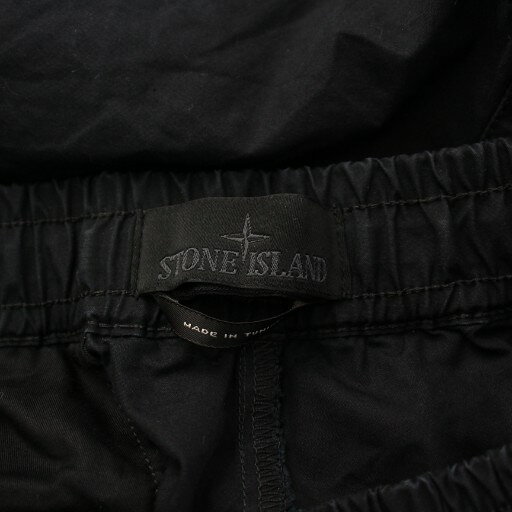 【中古】ストーンアイランド STONE ISLAND 23SS GHOST PIECE ゴートピースコットンベンタイルカーゴショーツ ショートパンツ イージー ウエストゴム ワンカラー W30 黒 ブラック 7815L02F1 /BB メンズ 【ベクトル 古着】 251024