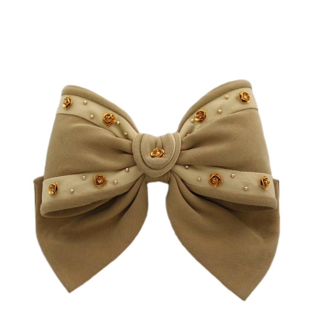【中古】アレクサンドルドゥパリ Alexandre De Paris バレッタ ヘアアクセサリー リボン ビジュー ベージュ /AN13 レディース 【ベクトル 古着】 260327ブランドアレクサンドルドゥパリ Alexandre De Paris実寸サイズ縦13cm×横15cm　色ベージュ状態使用感が少なく、かなり状態の良い商品です。 ※あくまでも中古品ですので掲載写真や記載内容をご確認いただき、ご理解の上ご購入ください。付属品なし商品のお問い合わせの回答を休止しております。＊各商品ページの商品詳細等をご確認の上ご購入ください。【中古】アレクサンドルドゥパリ Alexandre De Paris バレッタ ヘアアクセサリー リボン ビジュー ベージュ /AN13 レディース 【ベクトル 古着】 260327状態ランク　”A”詳細については、下記および「状態ランクについて」ページをご覧ください。未使用・新品の商品ほぼ新品同様の商品使用感が少なく、かなり状態の良い商品使用感はあるが、傷や汚れの少ない商品使用感の他、傷や汚れが見られる商品かなり大きな傷みがある難あり商品※S〜CランクはUSED品となりますので、使用感をご理解の上でご入札下さい。状態ランクについてinformationブランドアレクサンドルドゥパリ Alexandre De Paris実寸サイズ縦13cm×横15cm　色ベージュ状態使用感が少なく、かなり状態の良い商品です。 ※あくまでも中古品ですので掲載写真や記載内容をご確認いただき、ご理解の上ご購入ください。付属品なし商品のお問い合わせの回答を休止しております。＊各商品ページの商品詳細等をご確認の上ご購入ください。本商品は一点物です他サイトや店舗にて販売している商品です。多少のお時間差にて欠品になることもございます。予めご了承頂ますようお願い致します。ベクトル・サイズガイドはこちらこの商品と同じブランドの商品を見る