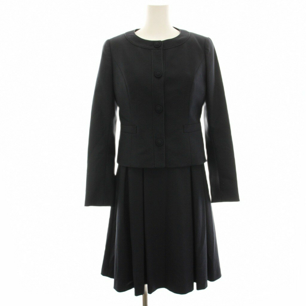 【中古】ハロッズ Harrods フォーマル 2点セット ワンピース ロング ミモレ 半袖 ノーカラージャケット ウール 2 紺 ネイビー /HN レディース 【ベクトル 古着】 260515ブランドハロッズ Harrods表記サイズ2実寸サイズ肩幅：37cm　身幅：44cm　総丈：48cm　袖丈：60cm　肩幅：35cm　身幅：40cm　着丈：93cm　袖丈：21cm　　素材表地：毛、ポリウレタン 裏地：キュプラ色紺 ネイビー 状態使用感が少なく、かなり状態の良い商品です。 ※あくまでも中古品ですので掲載写真や記載内容をご確認いただき、ご理解の上ご購入ください。商品のお問い合わせの回答を休止しております。＊各商品ページの商品詳細等をご確認の上ご購入ください。【中古】ハロッズ Harrods フォーマル 2点セット ワンピース ロング ミモレ 半袖 ノーカラージャケット ウール 2 紺 ネイビー /HN レディース 【ベクトル 古着】 260515状態ランク　”A”詳細については、下記および「状態ランクについて」ページをご覧ください。未使用・新品の商品ほぼ新品同様の商品使用感が少なく、かなり状態の良い商品使用感はあるが、傷や汚れの少ない商品使用感の他、傷や汚れが見られる商品かなり大きな傷みがある難あり商品※S〜CランクはUSED品となりますので、使用感をご理解の上でご入札下さい。状態ランクについてinformationブランドハロッズ Harrods表記サイズ2実寸サイズ肩幅：37cm　身幅：44cm　総丈：48cm　袖丈：60cm　肩幅：35cm　身幅：40cm　着丈：93cm　袖丈：21cm　　素材表地：毛、ポリウレタン 裏地：キュプラ色紺 ネイビー 状態使用感が少なく、かなり状態の良い商品です。 ※あくまでも中古品ですので掲載写真や記載内容をご確認いただき、ご理解の上ご購入ください。商品のお問い合わせの回答を休止しております。＊各商品ページの商品詳細等をご確認の上ご購入ください。本商品は一点物です他サイトや店舗にて販売している商品です。多少のお時間差にて欠品になることもございます。予めご了承頂ますようお願い致します。ベクトル・サイズガイドはこちらこの商品と同じブランドの商品を見る