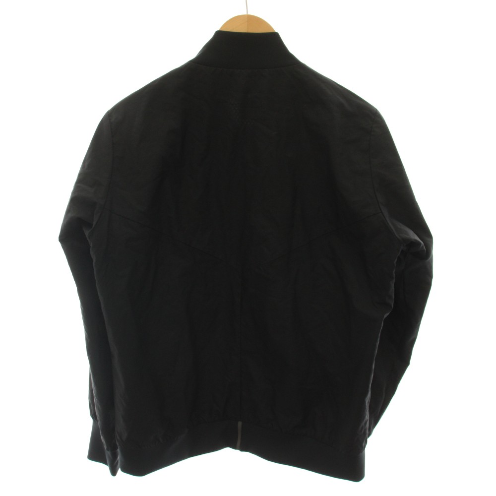 ブランド古着の買取販売ベクトルの【中古】オークリー OAKLEY エンハンスウィンドウォームミルジャケット ENHANCE WIND WARM MIL JACKET ブルゾン アウター ジップアップ ロゴプリント S 黒 ブラック 412819 /YT メンズ 【ベクトル 古着】 260604｜アングル2