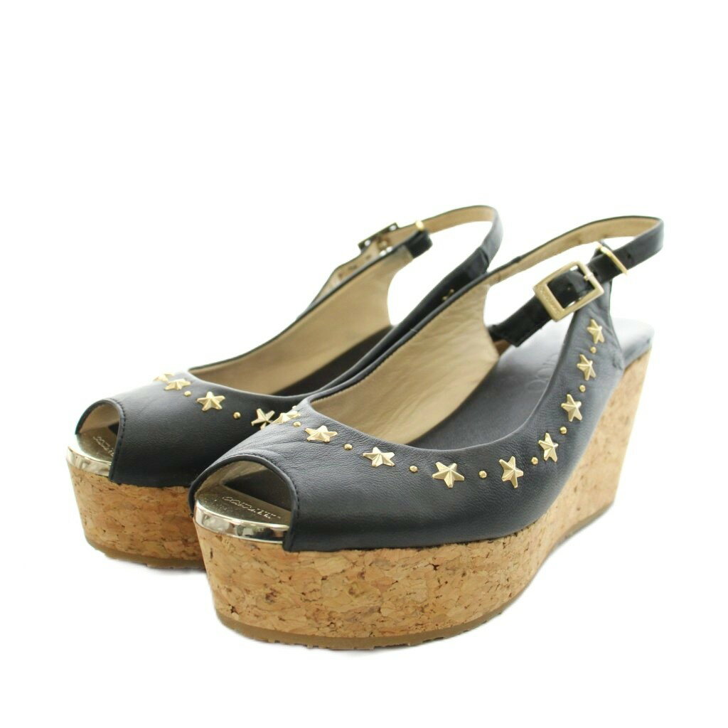 【中古】ジミーチュウ JIMMY CHOO サンダル ウェッジソール ストラップ スタッズ 35 黒 ブラック /AN55 レディース 【ベクトル 古着】 260604ブランドジミーチュウ JIMMY CHOO表記サイズ35実寸サイズヒールの高さ：約7.5cm　最大幅：約6cm　　素材レザー色黒 ブラック状態使用感が少なく、かなり状態の良い商品です。 ※あくまでも中古品ですので掲載写真や記載内容をご確認いただき、ご理解の上ご購入ください。付属品なし商品のお問い合わせの回答を休止しております。＊各商品ページの商品詳細等をご確認の上ご購入ください。【中古】ジミーチュウ JIMMY CHOO サンダル ウェッジソール ストラップ スタッズ 35 黒 ブラック /AN55 レディース 【ベクトル 古着】 260604状態ランク　”A”詳細については、下記および「状態ランクについて」ページをご覧ください。未使用・新品の商品ほぼ新品同様の商品使用感が少なく、かなり状態の良い商品使用感はあるが、傷や汚れの少ない商品使用感の他、傷や汚れが見られる商品かなり大きな傷みがある難あり商品※S〜CランクはUSED品となりますので、使用感をご理解の上でご入札下さい。状態ランクについてinformationブランドジミーチュウ JIMMY CHOO表記サイズ35実寸サイズヒールの高さ：約7.5cm　最大幅：約6cm　　素材レザー色黒 ブラック状態使用感が少なく、かなり状態の良い商品です。 ※あくまでも中古品ですので掲載写真や記載内容をご確認いただき、ご理解の上ご購入ください。付属品なし商品のお問い合わせの回答を休止しております。＊各商品ページの商品詳細等をご確認の上ご購入ください。本商品は一点物です他サイトや店舗にて販売している商品です。多少のお時間差にて欠品になることもございます。予めご了承頂ますようお願い致します。ベクトル・サイズガイドはこちらこの商品と同じブランドの商品を見る