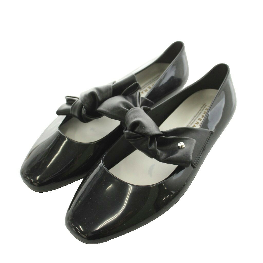 【中古】テンパレイト TEMPERATE バレエシューズ レインシューズ リボン 37 黒 ブラック /AN8 レディース 【ベクトル 古着】 260703表記サイズ37実寸サイズヒールの高さ：約1cm　最大幅：約7cm　　色黒 ブラック状態インソールに黒い汚れがございますが、その他に目立ったダメージはなく、問題なくご使用いただける商品です。 ※あくまでも中古品ですので掲載写真や記載内容をご確認いただき、ご理解の上ご購入ください。付属品なし商品のお問い合わせの回答を休止しております。＊各商品ページの商品詳細等をご確認の上ご購入ください。【中古】テンパレイト TEMPERATE バレエシューズ レインシューズ リボン 37 黒 ブラック /AN8 レディース 【ベクトル 古着】 260703状態ランク　”AB”詳細については、下記および「状態ランクについて」ページをご覧ください。未使用・新品の商品ほぼ新品同様の商品使用感が少なく、かなり状態の良い商品使用感はあるが、傷や汚れの少ない商品使用感の他、傷や汚れが見られる商品かなり大きな傷みがある難あり商品※S〜CランクはUSED品となりますので、使用感をご理解の上でご入札下さい。状態ランクについてinformation表記サイズ37実寸サイズヒールの高さ：約1cm　最大幅：約7cm　　色黒 ブラック状態インソールに黒い汚れがございますが、その他に目立ったダメージはなく、問題なくご使用いただける商品です。 ※あくまでも中古品ですので掲載写真や記載内容をご確認いただき、ご理解の上ご購入ください。付属品なし商品のお問い合わせの回答を休止しております。＊各商品ページの商品詳細等をご確認の上ご購入ください。本商品は一点物です他サイトや店舗にて販売している商品です。多少のお時間差にて欠品になることもございます。予めご了承頂ますようお願い致します。ベクトル・サイズガイドはこちらこの商品と同じブランドの商品を見る