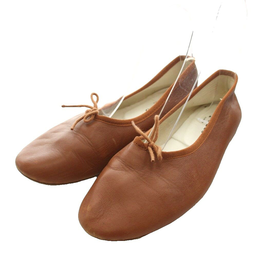 【中古】レペット Repetto バレエシューズ リボン レザー 39 茶 ブラウン /AN レディース 【ベクトル 古着】 260710ブランドレペット Repetto表記サイズ39実寸サイズ最大幅：約7.5cm　アウトソール：約25cm　　色茶 ブラウン状態型崩れ。インソールに汚れ。つま先、サイドにスレがございます。 ※全体的に中古品としての使用感とダメージがありますが、通常使用には支障のない商品です。 掲載写真や記載内容をご確認いただき、ご理解の上ご購入ください。付属品箱（ダメージあり）商品のお問い合わせの回答を休止しております。＊各商品ページの商品詳細等をご確認の上ご購入ください。【中古】レペット Repetto バレエシューズ リボン レザー 39 茶 ブラウン /AN レディース 【ベクトル 古着】 260710状態ランク　”B”詳細については、下記および「状態ランクについて」ページをご覧ください。未使用・新品の商品ほぼ新品同様の商品使用感が少なく、かなり状態の良い商品使用感はあるが、傷や汚れの少ない商品使用感の他、傷や汚れが見られる商品かなり大きな傷みがある難あり商品※S〜CランクはUSED品となりますので、使用感をご理解の上でご入札下さい。状態ランクについてinformationブランドレペット Repetto表記サイズ39実寸サイズ最大幅：約7.5cm　アウトソール：約25cm　　色茶 ブラウン状態型崩れ。インソールに汚れ。つま先、サイドにスレがございます。 ※全体的に中古品としての使用感とダメージがありますが、通常使用には支障のない商品です。 掲載写真や記載内容をご確認いただき、ご理解の上ご購入ください。付属品箱（ダメージあり）商品のお問い合わせの回答を休止しております。＊各商品ページの商品詳細等をご確認の上ご購入ください。本商品は一点物です他サイトや店舗にて販売している商品です。多少のお時間差にて欠品になることもございます。予めご了承頂ますようお願い致します。ベクトル・サイズガイドはこちらこの商品と同じブランドの商品を見る