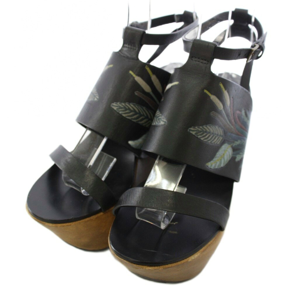 【中古】トリーバーチ TORY BURCH Musee Wedge サンダル ウェッジソール ストラップ レザー 8M 黒 ブラック /TK レディース 【ベクトル 古着】 260711ブランドトリーバーチ TORY BURCH表記サイズ8M実寸サイズヒールの高さ：11cm　最大幅：6.5cm　　素材レザー色黒 ブラック ベージュ仕様裏張りされています。状態全体的に擦れ、トップリフトに擦り減り、インソールに薄茶の汚れ、ヒールに黒い汚れがありますが、その他に目立ったダメージはなくまだまだご使用いただける商品です。 ※あくまでも中古品ですので掲載写真や記載内容をご確認いただき、ご理解の上ご購入ください。商品のお問い合わせの回答を休止しております。＊各商品ページの商品詳細等をご確認の上ご購入ください。【中古】トリーバーチ TORY BURCH Musee Wedge サンダル ウェッジソール ストラップ レザー 8M 黒 ブラック /TK レディース 【ベクトル 古着】 260711状態ランク　”AB”詳細については、下記および「状態ランクについて」ページをご覧ください。未使用・新品の商品ほぼ新品同様の商品使用感が少なく、かなり状態の良い商品使用感はあるが、傷や汚れの少ない商品使用感の他、傷や汚れが見られる商品かなり大きな傷みがある難あり商品※S〜CランクはUSED品となりますので、使用感をご理解の上でご入札下さい。状態ランクについてinformationブランドトリーバーチ TORY BURCH表記サイズ8M実寸サイズヒールの高さ：11cm　最大幅：6.5cm　　素材レザー色黒 ブラック ベージュ仕様裏張りされています。状態全体的に擦れ、トップリフトに擦り減り、インソールに薄茶の汚れ、ヒールに黒い汚れがありますが、その他に目立ったダメージはなくまだまだご使用いただける商品です。 ※あくまでも中古品ですので掲載写真や記載内容をご確認いただき、ご理解の上ご購入ください。商品のお問い合わせの回答を休止しております。＊各商品ページの商品詳細等をご確認の上ご購入ください。本商品は一点物です他サイトや店舗にて販売している商品です。多少のお時間差にて欠品になることもございます。予めご了承頂ますようお願い致します。ベクトル・サイズガイドはこちらこの商品と同じブランドの商品を見る