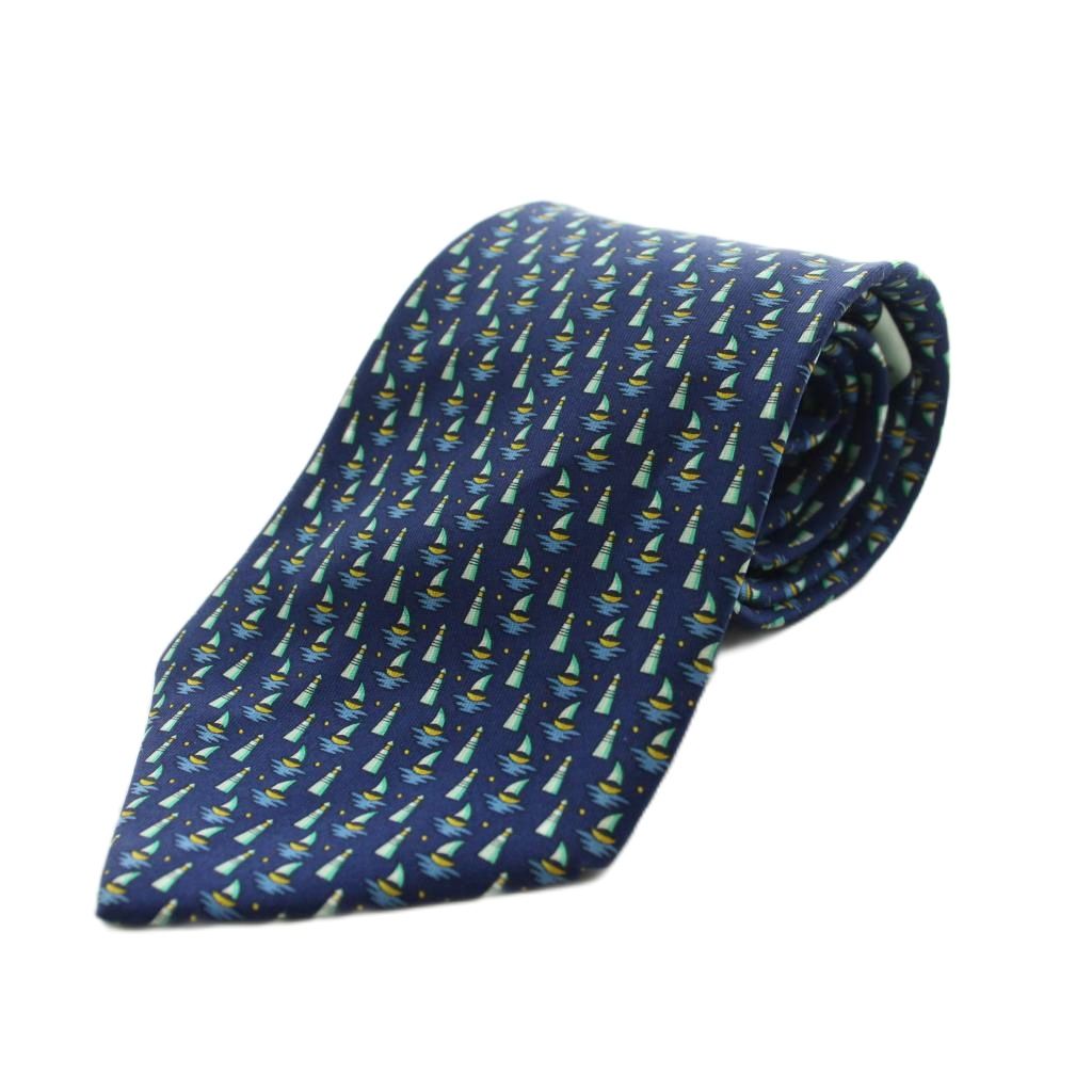 【中古】サルヴァトーレフェラガモ Salvatore Ferragamo ワイドタイ ネクタイ ヨット柄 シルク 紺 ネイビー /AN ■OH メンズ 【ベクトル 古着】 260731ブランドサルヴァトーレフェラガモ Salvatore Ferragamo実寸サイズ大剣：約9.5cm　全長：約148cm　　素材絹色紺 ネイビー状態使用感が少なく、かなり状態の良い商品です。 ※あくまでも中古品ですので掲載写真や記載内容をご確認いただき、ご理解の上ご購入ください。付属品なし商品のお問い合わせの回答を休止しております。＊各商品ページの商品詳細等をご確認の上ご購入ください。【中古】サルヴァトーレフェラガモ Salvatore Ferragamo ワイドタイ ネクタイ ヨット柄 シルク 紺 ネイビー /AN ■OH メンズ 【ベクトル 古着】 260731状態ランク　”A”詳細については、下記および「状態ランクについて」ページをご覧ください。未使用・新品の商品ほぼ新品同様の商品使用感が少なく、かなり状態の良い商品使用感はあるが、傷や汚れの少ない商品使用感の他、傷や汚れが見られる商品かなり大きな傷みがある難あり商品※S〜CランクはUSED品となりますので、使用感をご理解の上でご入札下さい。状態ランクについてinformationブランドサルヴァトーレフェラガモ Salvatore Ferragamo実寸サイズ大剣：約9.5cm　全長：約148cm　　素材絹色紺 ネイビー状態使用感が少なく、かなり状態の良い商品です。 ※あくまでも中古品ですので掲載写真や記載内容をご確認いただき、ご理解の上ご購入ください。付属品なし商品のお問い合わせの回答を休止しております。＊各商品ページの商品詳細等をご確認の上ご購入ください。本商品は一点物です他サイトや店舗にて販売している商品です。多少のお時間差にて欠品になることもございます。予めご了承頂ますようお願い致します。ベクトル・サイズガイドはこちらこの商品と同じブランドの商品を見る