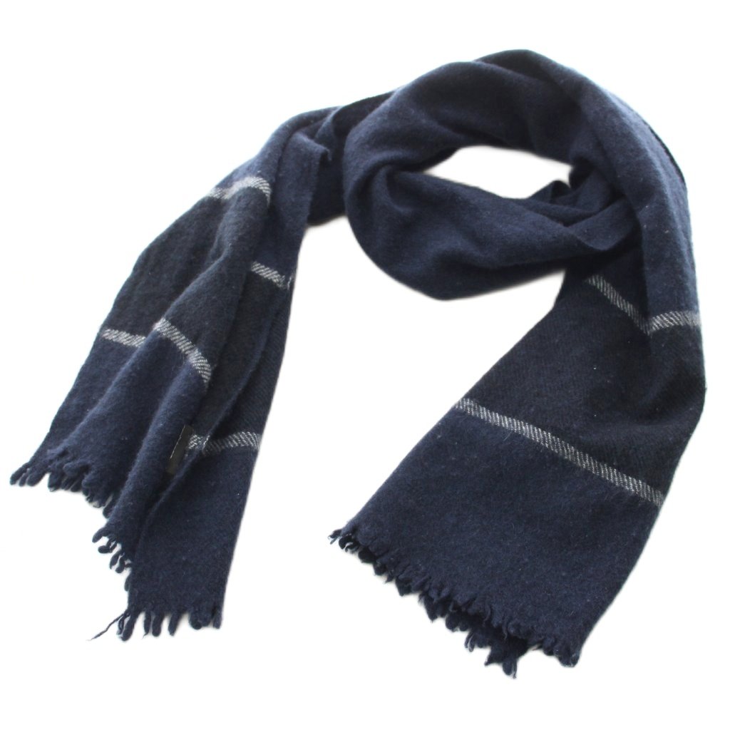 【中古】ブルーワーク BLUE WORK マフラー フリンジ ボーダー カシミヤ 紺 ネイビー /KU メンズ 【ベクトル 古着】 260730ブランドブルーワーク BLUE WORK実寸サイズ全長（フリンジ含まず）：161cm　幅：34cm　　素材カシミヤ色紺 ネイビー 状態毛羽立ち、毛玉が見られますが、その他に目立ったダメージはありません。 ※全体的に中古品としての使用感とダメージがありますが、通常使用には支障のない商品です。 掲載写真や記載内容をご確認いただき、ご理解の上ご購入ください。付属品なし商品のお問い合わせの回答を休止しております。＊各商品ページの商品詳細等をご確認の上ご購入ください。【中古】ブルーワーク BLUE WORK マフラー フリンジ ボーダー カシミヤ 紺 ネイビー /KU メンズ 【ベクトル 古着】 260730状態ランク　”B”詳細については、下記および「状態ランクについて」ページをご覧ください。未使用・新品の商品ほぼ新品同様の商品使用感が少なく、かなり状態の良い商品使用感はあるが、傷や汚れの少ない商品使用感の他、傷や汚れが見られる商品かなり大きな傷みがある難あり商品※S〜CランクはUSED品となりますので、使用感をご理解の上でご入札下さい。状態ランクについてinformationブランドブルーワーク BLUE WORK実寸サイズ全長（フリンジ含まず）：161cm　幅：34cm　　素材カシミヤ色紺 ネイビー 状態毛羽立ち、毛玉が見られますが、その他に目立ったダメージはありません。 ※全体的に中古品としての使用感とダメージがありますが、通常使用には支障のない商品です。 掲載写真や記載内容をご確認いただき、ご理解の上ご購入ください。付属品なし商品のお問い合わせの回答を休止しております。＊各商品ページの商品詳細等をご確認の上ご購入ください。本商品は一点物です他サイトや店舗にて販売している商品です。多少のお時間差にて欠品になることもございます。予めご了承頂ますようお願い致します。ベクトル・サイズガイドはこちらこの商品と同じブランドの商品を見る