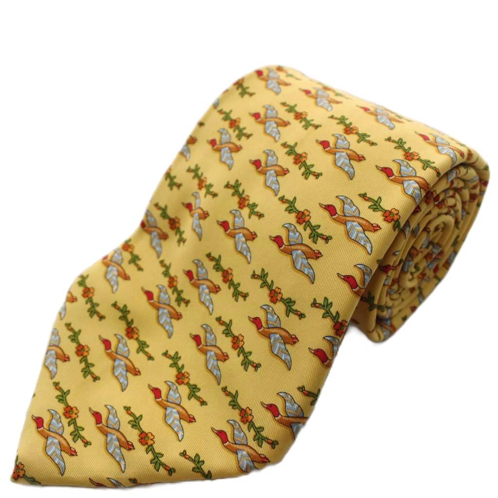 【中古】サルヴァトーレフェラガモ Salvatore Ferragamo ネクタイ レギュラータイ シルク 総柄 鳥 黄 イエロー /GG ■MA メンズ 【ベクトル 古着】 260824ブランドサルヴァトーレフェラガモ Salvatore Ferragamo実寸サイズ大剣：9cm　全長：145cm　　素材シルク色黄 イエロー状態使用感が少なく、かなり状態の良い商品です。 ※あくまでも中古品ですので掲載写真や記載内容をご確認いただき、ご理解の上ご購入ください。商品のお問い合わせの回答を休止しております。＊各商品ページの商品詳細等をご確認の上ご購入ください。【中古】サルヴァトーレフェラガモ Salvatore Ferragamo ネクタイ レギュラータイ シルク 総柄 鳥 黄 イエロー /GG ■MA メンズ 【ベクトル 古着】 260824状態ランク　”A”詳細については、下記および「状態ランクについて」ページをご覧ください。未使用・新品の商品ほぼ新品同様の商品使用感が少なく、かなり状態の良い商品使用感はあるが、傷や汚れの少ない商品使用感の他、傷や汚れが見られる商品かなり大きな傷みがある難あり商品※S〜CランクはUSED品となりますので、使用感をご理解の上でご入札下さい。状態ランクについてinformationブランドサルヴァトーレフェラガモ Salvatore Ferragamo実寸サイズ大剣：9cm　全長：145cm　　素材シルク色黄 イエロー状態使用感が少なく、かなり状態の良い商品です。 ※あくまでも中古品ですので掲載写真や記載内容をご確認いただき、ご理解の上ご購入ください。商品のお問い合わせの回答を休止しております。＊各商品ページの商品詳細等をご確認の上ご購入ください。本商品は一点物です他サイトや店舗にて販売している商品です。多少のお時間差にて欠品になることもございます。予めご了承頂ますようお願い致します。ベクトル・サイズガイドはこちらこの商品と同じブランドの商品を見る
