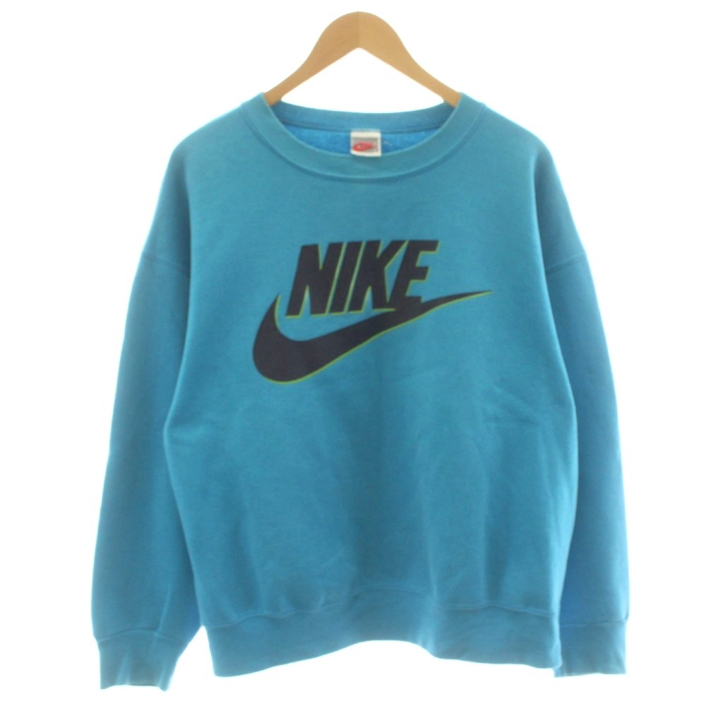【中古】ナイキ NIKE トレーナー スウェット 長袖 ロゴ L 青 ブルー /KU メンズ 【ベクトル 古着】 260826ブランドナイキ NIKE表記サイズL実寸サイズ肩幅：60cm　身幅：61cm　着丈：59cm　袖丈：50cm　　素材ポリエステル コットン色青 ブルー 仕様裏起毛状態首周り、袖口、袖、フロントに汚れがあり、毛羽立ちが見られますが、その他に目立ったダメージはありません。 ※全体的に中古品としての使用感とダメージがありますが、通常使用には支障のない商品です。 掲載写真や記載内容をご確認いただき、ご理解の上ご購入ください。備考国内正規代理店なし 品質タグ日本語表記なし商品のお問い合わせの回答を休止しております。＊各商品ページの商品詳細等をご確認の上ご購入ください。【中古】ナイキ NIKE トレーナー スウェット 長袖 ロゴ L 青 ブルー /KU メンズ 【ベクトル 古着】 260826状態ランク　”B”詳細については、下記および「状態ランクについて」ページをご覧ください。未使用・新品の商品ほぼ新品同様の商品使用感が少なく、かなり状態の良い商品使用感はあるが、傷や汚れの少ない商品使用感の他、傷や汚れが見られる商品かなり大きな傷みがある難あり商品※S〜CランクはUSED品となりますので、使用感をご理解の上でご入札下さい。状態ランクについてinformationブランドナイキ NIKE表記サイズL実寸サイズ肩幅：60cm　身幅：61cm　着丈：59cm　袖丈：50cm　　素材ポリエステル コットン色青 ブルー 仕様裏起毛状態首周り、袖口、袖、フロントに汚れがあり、毛羽立ちが見られますが、その他に目立ったダメージはありません。 ※全体的に中古品としての使用感とダメージがありますが、通常使用には支障のない商品です。 掲載写真や記載内容をご確認いただき、ご理解の上ご購入ください。備考国内正規代理店なし 品質タグ日本語表記なし商品のお問い合わせの回答を休止しております。＊各商品ページの商品詳細等をご確認の上ご購入ください。本商品は一点物です他サイトや店舗にて販売している商品です。多少のお時間差にて欠品になることもございます。予めご了承頂ますようお願い致します。ベクトル・サイズガイドはこちらこの商品と同じブランドの商品を見る