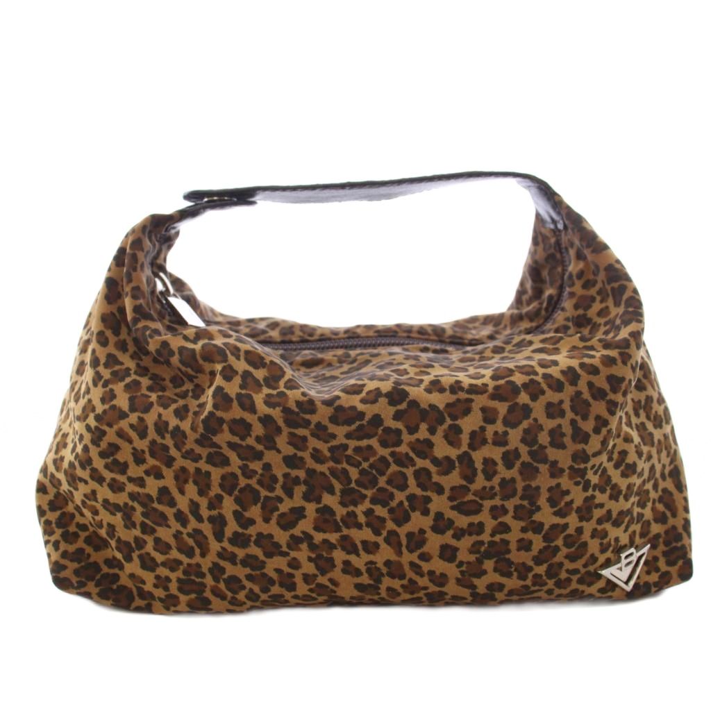 【中古】ボッテガヴェネタ BOTTEGA VENETA ポーチ ヒョウ柄 レオパード ナイロン 茶 ブラウン /TK ▲H レディース 【ベクトル 古着】 261002ブランドボッテガヴェネタ BOTTEGA VENETA実寸サイズ持ち手の長さ：15cm　ヨコ：23-28cm　タテ：15cm　マチ：11cm　ショルダーの長さ：-cm　　素材ナイロン色茶 ブラウン状態全体的にベタつき（触るとペタペタする感触）、持ち手に白い汚れ、角擦れがあります。 ※全体的に中古品としての使用感と上記のようなダメージがあります。掲載写真や記載内容をご確認いただき、ご理解の上ご購入ください。付属品付属品なし商品のお問い合わせの回答を休止しております。＊各商品ページの商品詳細等をご確認の上ご購入ください。【中古】ボッテガヴェネタ BOTTEGA VENETA ポーチ ヒョウ柄 レオパード ナイロン 茶 ブラウン /TK ▲H レディース 【ベクトル 古着】 261002状態ランク　”B”詳細については、下記および「状態ランクについて」ページをご覧ください。未使用・新品の商品ほぼ新品同様の商品使用感が少なく、かなり状態の良い商品使用感はあるが、傷や汚れの少ない商品使用感の他、傷や汚れが見られる商品かなり大きな傷みがある難あり商品※S〜CランクはUSED品となりますので、使用感をご理解の上でご入札下さい。状態ランクについてinformationブランドボッテガヴェネタ BOTTEGA VENETA実寸サイズ持ち手の長さ：15cm　ヨコ：23-28cm　タテ：15cm　マチ：11cm　ショルダーの長さ：-cm　　素材ナイロン色茶 ブラウン状態全体的にベタつき（触るとペタペタする感触）、持ち手に白い汚れ、角擦れがあります。 ※全体的に中古品としての使用感と上記のようなダメージがあります。掲載写真や記載内容をご確認いただき、ご理解の上ご購入ください。付属品付属品なし商品のお問い合わせの回答を休止しております。＊各商品ページの商品詳細等をご確認の上ご購入ください。本商品は一点物です他サイトや店舗にて販売している商品です。多少のお時間差にて欠品になることもございます。予めご了承頂ますようお願い致します。ベクトル・サイズガイドはこちらこの商品と同じブランドの商品を見る