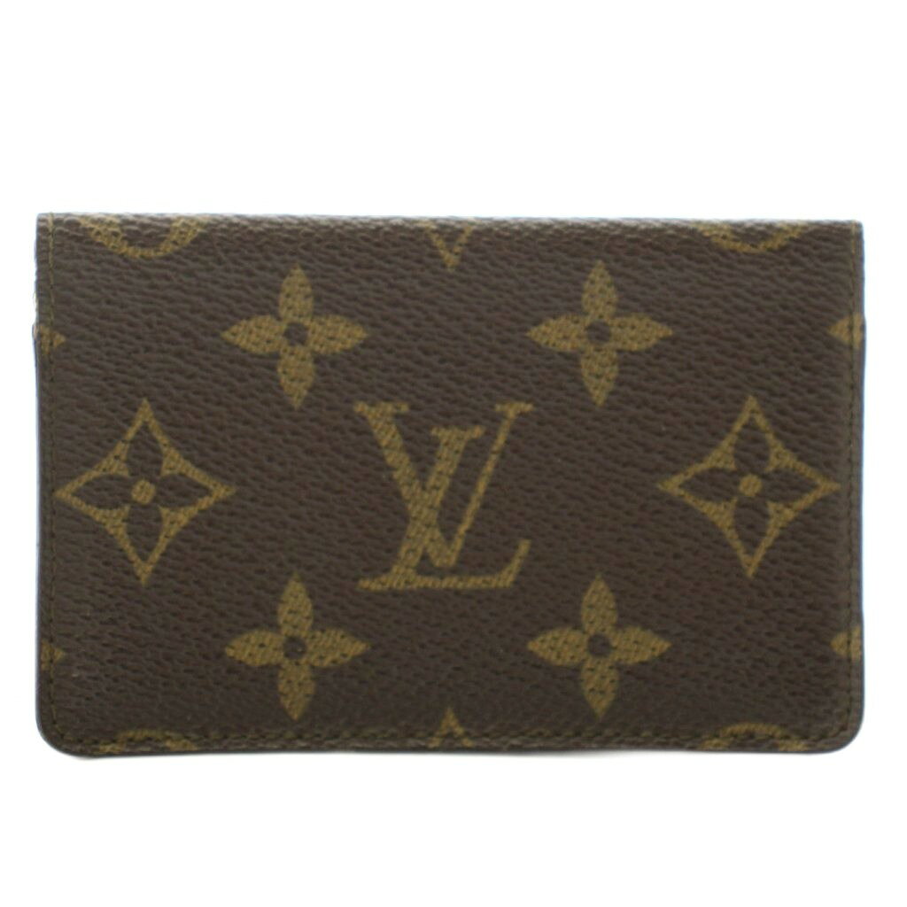 【中古】ルイヴィトン LOUIS VUITTON モノグラム ポシェット カルトヴィジット カード入れ 名刺入れ 二つ折り 茶 ブラウン M56362 /KU ■OH メンズ レディース 【ベクトル 古着】 261002ブランドルイヴィトン LOUIS VUITTON実寸サイズヨコ：10.3cm　タテ：7cm　マチ：1cm　　素材モノグラムキャンバス色茶 ブラウン 状態反り返り、コバ剥がれがあり、内側にスレ、汚れが見られますが、その他に目立ったダメージはありません。 ※全体的に中古品としての使用感とダメージがありますが、通常使用には支障のない商品です。 掲載写真や記載内容をご確認いただき、ご理解の上ご購入ください。付属品なし備考製造番号 864 RA商品のお問い合わせの回答を休止しております。＊各商品ページの商品詳細等をご確認の上ご購入ください。【中古】ルイヴィトン LOUIS VUITTON モノグラム ポシェット カルトヴィジット カード入れ 名刺入れ 二つ折り 茶 ブラウン M56362 /KU ■OH メンズ レディース 【ベクトル 古着】 261002状態ランク　”B”詳細については、下記および「状態ランクについて」ページをご覧ください。未使用・新品の商品ほぼ新品同様の商品使用感が少なく、かなり状態の良い商品使用感はあるが、傷や汚れの少ない商品使用感の他、傷や汚れが見られる商品かなり大きな傷みがある難あり商品※S〜CランクはUSED品となりますので、使用感をご理解の上でご入札下さい。状態ランクについてinformationブランドルイヴィトン LOUIS VUITTON実寸サイズヨコ：10.3cm　タテ：7cm　マチ：1cm　　素材モノグラムキャンバス色茶 ブラウン 状態反り返り、コバ剥がれがあり、内側にスレ、汚れが見られますが、その他に目立ったダメージはありません。 ※全体的に中古品としての使用感とダメージがありますが、通常使用には支障のない商品です。 掲載写真や記載内容をご確認いただき、ご理解の上ご購入ください。付属品なし備考製造番号 864 RA商品のお問い合わせの回答を休止しております。＊各商品ページの商品詳細等をご確認の上ご購入ください。本商品は一点物です他サイトや店舗にて販売している商品です。多少のお時間差にて欠品になることもございます。予めご了承頂ますようお願い致します。ベクトル・サイズガイドはこちらこの商品と同じブランドの商品を見る