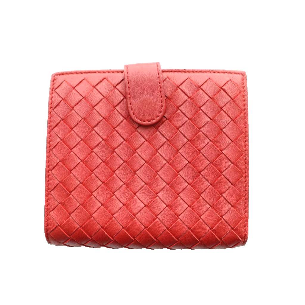 【中古】ボッテガヴェネタ BOTTEGA VENETA イントレチャート 二つ折り財布 赤 レッド /SS ■OS ■OH レディース 【ベクトル 古着】 260213ブランドボッテガヴェネタ BOTTEGA VENETA実寸サイズヨコ：約12cm　タテ：約11cm　マチ：約2.5cm　　色赤 レッド状態この商品には下記のようなダメージがございます。 ・角スレ ・所々にスレ ※全体的に中古品としての使用感とダメージがありますが、通常使用には支障のない商品です。 掲載写真や記載内容をご確認いただき、ご理解の上ご購入ください。付属品なし備考品番 338103商品のお問い合わせの回答を休止しております。＊各商品ページの商品詳細等をご確認の上ご購入ください。【中古】ボッテガヴェネタ BOTTEGA VENETA イントレチャート 二つ折り財布 赤 レッド /SS ■OS ■OH レディース 【ベクトル 古着】 260213状態ランク　”B”詳細については、下記および「状態ランクについて」ページをご覧ください。未使用・新品の商品ほぼ新品同様の商品使用感が少なく、かなり状態の良い商品使用感はあるが、傷や汚れの少ない商品使用感の他、傷や汚れが見られる商品かなり大きな傷みがある難あり商品※S〜CランクはUSED品となりますので、使用感をご理解の上でご入札下さい。状態ランクについてinformationブランドボッテガヴェネタ BOTTEGA VENETA実寸サイズヨコ：約12cm　タテ：約11cm　マチ：約2.5cm　　色赤 レッド状態この商品には下記のようなダメージがございます。 ・角スレ ・所々にスレ ※全体的に中古品としての使用感とダメージがありますが、通常使用には支障のない商品です。 掲載写真や記載内容をご確認いただき、ご理解の上ご購入ください。付属品なし備考品番 338103商品のお問い合わせの回答を休止しております。＊各商品ページの商品詳細等をご確認の上ご購入ください。本商品は一点物です他サイトや店舗にて販売している商品です。多少のお時間差にて欠品になることもございます。予めご了承頂ますようお願い致します。ベクトル・サイズガイドはこちらこの商品と同じブランドの商品を見る