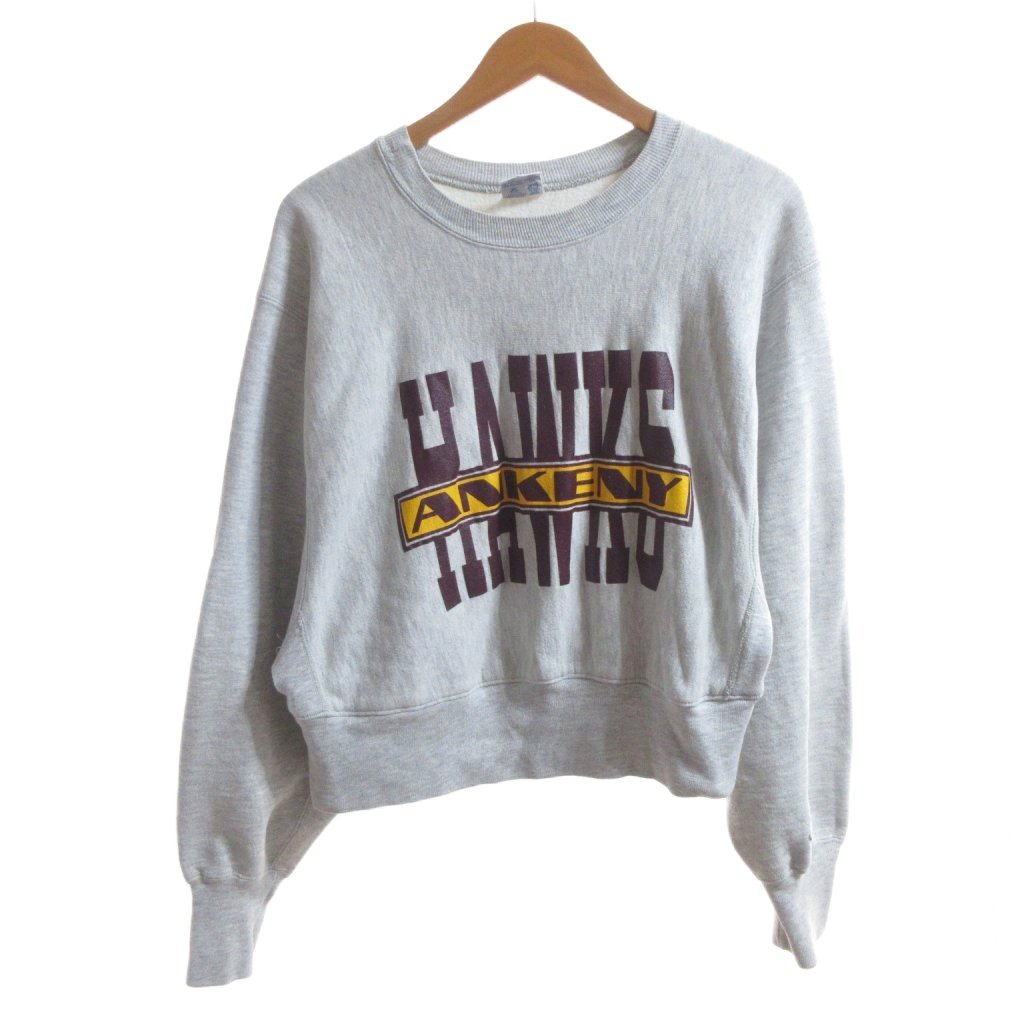 【中古】チャンピオン CHAMPION 90s リバースウィーブ USA製 スウェット トレーナーXXL カレッジロゴ グレー クルーネック/HW メンズ 【ベクトル 古着】 260416ブランドチャンピオン CHAMPION表記サイズXXL実寸サイズ肩幅：52cm　身幅：52cm　着丈：48cm　袖丈：61cm　　素材綿、レーヨン色グレー状態・右腕にシミ汚れがあります。 その他に目立ったダメージはなく、問題なくご使用いただける商品です。 ※あくまでも中古品ですので掲載写真や記載内容をご確認いただき、ご理解の上ご購入ください。付属品なし備考品番：なし 日本語表記なし こちらのお品物は店舗で保管しておらず、店頭販売出来かねます。（※お取り寄せも出来かねます）商品のお問い合わせの回答を休止しております。＊各商品ページの商品詳細等をご確認の上ご購入ください。【中古】チャンピオン CHAMPION 90s リバースウィーブ USA製 スウェット トレーナーXXL カレッジロゴ グレー クルーネック/HW メンズ 【ベクトル 古着】 260416状態ランク　”AB”詳細については、下記および「状態ランクについて」ページをご覧ください。未使用・新品の商品ほぼ新品同様の商品使用感が少なく、かなり状態の良い商品使用感はあるが、傷や汚れの少ない商品使用感の他、傷や汚れが見られる商品かなり大きな傷みがある難あり商品※S〜CランクはUSED品となりますので、使用感をご理解の上でご入札下さい。状態ランクについてinformationブランドチャンピオン CHAMPION表記サイズXXL実寸サイズ肩幅：52cm　身幅：52cm　着丈：48cm　袖丈：61cm　　素材綿、レーヨン色グレー状態・右腕にシミ汚れがあります。 その他に目立ったダメージはなく、問題なくご使用いただける商品です。 ※あくまでも中古品ですので掲載写真や記載内容をご確認いただき、ご理解の上ご購入ください。付属品なし備考品番：なし 日本語表記なし こちらのお品物は店舗で保管しておらず、店頭販売出来かねます。（※お取り寄せも出来かねます）商品のお問い合わせの回答を休止しております。＊各商品ページの商品詳細等をご確認の上ご購入ください。本商品は一点物です他サイトや店舗にて販売している商品です。多少のお時間差にて欠品になることもございます。予めご了承頂ますようお願い致します。ベクトル・サイズガイドはこちらこの商品と同じブランドの商品を見る