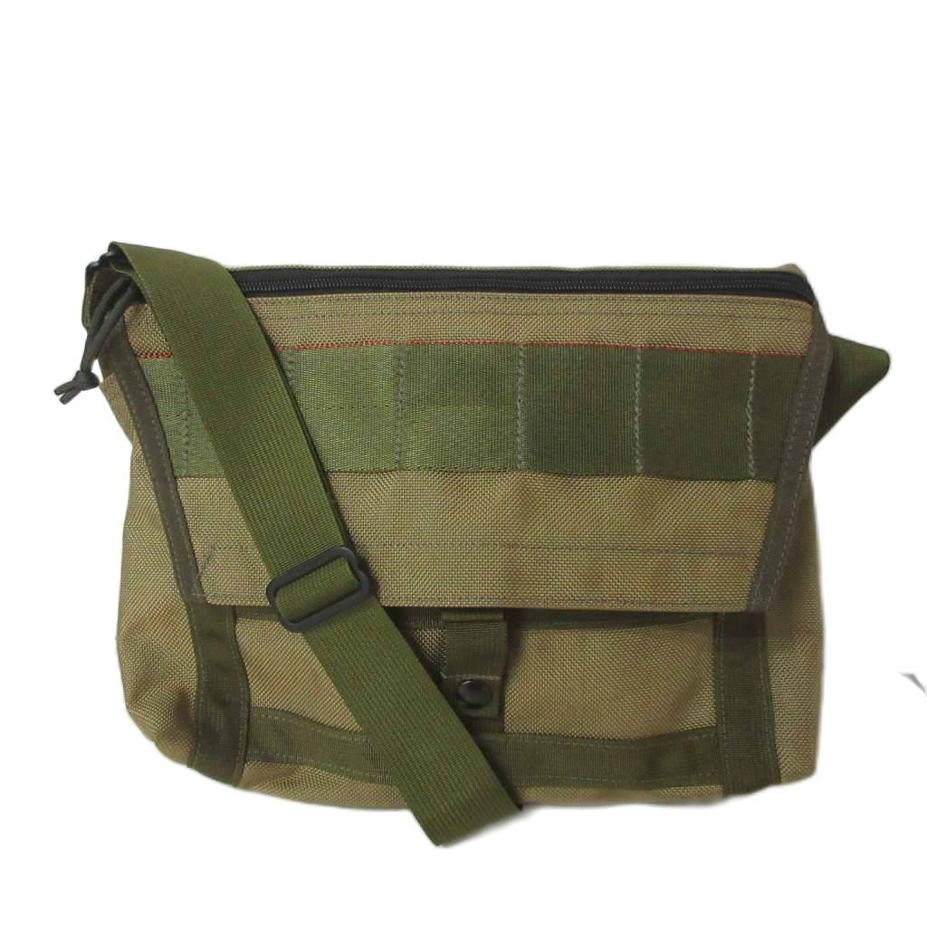 【中古】ブリーフィング BRIEFING BEAMS＋ 別注 メッセンジャーバッグ ショルダーバッグ 切り替えデザイン ボタン開閉 カーキ メンズ 【ベクトル 古着】 260819ブランドブリーフィング BRIEFING表記サイズサイズ表記なし。(実寸サイズをご覧ください。)実寸サイズ持ち手の長さ：-cm　ヨコ：34cm　タテ：25cm　マチ：7cm　ショルダーの長さ：64-118cm　　色カーキ仕様ショルダー調節可能 内ポケット×2 スナップボタン開閉状態その他に目立ったダメージはなく、問題なくご使用いただける商品です。 ※あくまでも中古品ですので掲載写真や記載内容をご確認いただき、ご理解の上ご購入ください。付属品なし備考アメリカ製 こちらのお品物は店舗で保管しておらず、店頭販売は出来かねます。（※お取り寄せも出来かねます）商品のお問い合わせの回答を休止しております。＊各商品ページの商品詳細等をご確認の上ご購入ください。【中古】ブリーフィング BRIEFING BEAMS＋ 別注 メッセンジャーバッグ ショルダーバッグ 切り替えデザイン ボタン開閉 カーキ メンズ 【ベクトル 古着】 260819状態ランク　”AB”詳細については、下記および「状態ランクについて」ページをご覧ください。未使用・新品の商品ほぼ新品同様の商品使用感が少なく、かなり状態の良い商品使用感はあるが、傷や汚れの少ない商品使用感の他、傷や汚れが見られる商品かなり大きな傷みがある難あり商品※S〜CランクはUSED品となりますので、使用感をご理解の上でご入札下さい。状態ランクについてinformationブランドブリーフィング BRIEFING表記サイズサイズ表記なし。(実寸サイズをご覧ください。)実寸サイズ持ち手の長さ：-cm　ヨコ：34cm　タテ：25cm　マチ：7cm　ショルダーの長さ：64-118cm　　色カーキ仕様ショルダー調節可能 内ポケット×2 スナップボタン開閉状態その他に目立ったダメージはなく、問題なくご使用いただける商品です。 ※あくまでも中古品ですので掲載写真や記載内容をご確認いただき、ご理解の上ご購入ください。付属品なし備考アメリカ製 こちらのお品物は店舗で保管しておらず、店頭販売は出来かねます。（※お取り寄せも出来かねます）商品のお問い合わせの回答を休止しております。＊各商品ページの商品詳細等をご確認の上ご購入ください。本商品は一点物です他サイトや店舗にて販売している商品です。多少のお時間差にて欠品になることもございます。予めご了承頂ますようお願い致します。ベクトル・サイズガイドはこちらこの商品と同じブランドの商品を見る