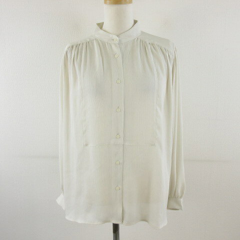 【中古】ユニクロ UNIQLO C シャツ ブラウス 長袖 オフホワイト 白 S *T567 レディース 【ベクトル 古着】 260422ブランドユニクロ UNIQLO表記サイズS実寸サイズ肩幅：40cm　身幅：60cm　着丈：63cm　袖丈：55.5cm　　素材ポリエステル100%色オフホワイト仕様透け感あり（インナーの着用をおすすめします）状態左袖にほつれが数か所ありますが、その他に目立ったダメージはなく、問題なくご使用いただける商品です。 ※あくまでも中古品ですので掲載写真や記載内容をご確認いただき、ご理解の上ご購入ください。備考中古品になりますので、完璧を求める方は購入をご遠慮ください。また付属品に関しては新品時の完品とは異なる恐れがあります。詳細欄の記載があるもの又は写真に写っているものが全てになります。商品のお問い合わせの回答を休止しております。＊各商品ページの商品詳細等をご確認の上ご購入ください。【中古】ユニクロ UNIQLO C シャツ ブラウス 長袖 オフホワイト 白 S *T567 レディース 【ベクトル 古着】 260422状態ランク　”AB”詳細については、下記および「状態ランクについて」ページをご覧ください。未使用・新品の商品ほぼ新品同様の商品使用感が少なく、かなり状態の良い商品使用感はあるが、傷や汚れの少ない商品使用感の他、傷や汚れが見られる商品かなり大きな傷みがある難あり商品※S〜CランクはUSED品となりますので、使用感をご理解の上でご入札下さい。状態ランクについてinformationブランドユニクロ UNIQLO表記サイズS実寸サイズ肩幅：40cm　身幅：60cm　着丈：63cm　袖丈：55.5cm　　素材ポリエステル100%色オフホワイト仕様透け感あり（インナーの着用をおすすめします）状態左袖にほつれが数か所ありますが、その他に目立ったダメージはなく、問題なくご使用いただける商品です。 ※あくまでも中古品ですので掲載写真や記載内容をご確認いただき、ご理解の上ご購入ください。備考中古品になりますので、完璧を求める方は購入をご遠慮ください。また付属品に関しては新品時の完品とは異なる恐れがあります。詳細欄の記載があるもの又は写真に写っているものが全てになります。商品のお問い合わせの回答を休止しております。＊各商品ページの商品詳細等をご確認の上ご購入ください。本商品は一点物です他サイトや店舗にて販売している商品です。多少のお時間差にて欠品になることもございます。予めご了承頂ますようお願い致します。ベクトル・サイズガイドはこちらこの商品と同じブランドの商品を見る