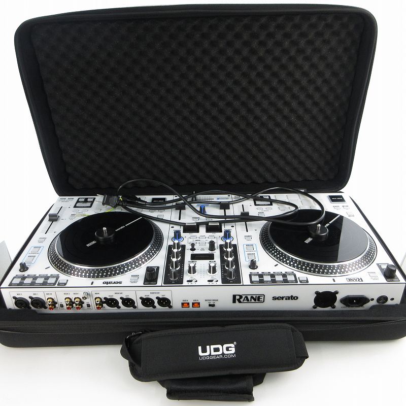 【中古】RANE レーン ONE MKII MK2 Serato DJ Pro対応 PCDJコントローラー ホワイト 動作確認済 UDG ケース付き メンズ 【ベクトル 古着】 260915実寸サイズ67cm×31.5cm　　色ホワイト仕様■デュアルモーター駆動7.2インチプラッター 調整可能なトルク設定でアナログターンテーブルに近い本格的な操作感。 ■Serato DJ Proとの強力なStems機能連携 Stems機能を最大限に活用するための専用ボタンを搭載。 「Acapella」「Instrumental」ボタンのほか、パフォーマンスパッドモードでSTEM FX、STEM Rollなど多彩なエフェクトコントロールを実現。 ■16個のマルチカラーバックライトパフォーマンスパッド 各デッキ8個、10種のパフォーマンスモードに対応。Split Pad Modeで2つの異なるモードを同時使用可能。 ■OLEDディスプレイから29種のハードウェアFX選択可能 ECHOやREVERBといった定番のエフェクトから、クロスフェーダーの操作をトリガーとしたダイナミックなエフェクトまで、計29種類を搭載。 ■超軽量・高精度MAG FOURクロスフェーダー スクラッチ向け設計で、オンボードのカットイン調整、カーブノブ、リバース切替機能を搭載。 ■多彩な入出力端子 2系統USB Type-B、XLRメイン＆ブースアウト、RCAメイン、2系統XLR/TRSマイク入力、AUX入力、LINE/PHONO切替対応。状態・音響関係者様による動作確認済 使用感少なく大変状態の良い商品です。付属品ケース（UDG製） 電源ケーブル備考※購入後の保証やアフターサービス等の一切はお受け出来かねます。商品のお問い合わせの回答を休止しております。＊各商品ページの商品詳細等をご確認の上ご購入ください。【中古】RANE レーン ONE MKII MK2 Serato DJ Pro対応 PCDJコントローラー ホワイト 動作確認済 UDG ケース付き メンズ 【ベクトル 古着】 260915状態ランク　”SA”詳細については、下記および「状態ランクについて」ページをご覧ください。未使用・新品の商品ほぼ新品同様の商品使用感が少なく、かなり状態の良い商品使用感はあるが、傷や汚れの少ない商品使用感の他、傷や汚れが見られる商品かなり大きな傷みがある難あり商品※S〜CランクはUSED品となりますので、使用感をご理解の上でご入札下さい。状態ランクについてinformation実寸サイズ67cm×31.5cm　　色ホワイト仕様■デュアルモーター駆動7.2インチプラッター 調整可能なトルク設定でアナログターンテーブルに近い本格的な操作感。 ■Serato DJ Proとの強力なStems機能連携 Stems機能を最大限に活用するための専用ボタンを搭載。 「Acapella」「Instrumental」ボタンのほか、パフォーマンスパッドモードでSTEM FX、STEM Rollなど多彩なエフェクトコントロールを実現。 ■16個のマルチカラーバックライトパフォーマンスパッド 各デッキ8個、10種のパフォーマンスモードに対応。Split Pad Modeで2つの異なるモードを同時使用可能。 ■OLEDディスプレイから29種のハードウェアFX選択可能 ECHOやREVERBといった定番のエフェクトから、クロスフェーダーの操作をトリガーとしたダイナミックなエフェクトまで、計29種類を搭載。 ■超軽量・高精度MAG FOURクロスフェーダー スクラッチ向け設計で、オンボードのカットイン調整、カーブノブ、リバース切替機能を搭載。 ■多彩な入出力端子 2系統USB Type-B、XLRメイン＆ブースアウト、RCAメイン、2系統XLR/TRSマイク入力、AUX入力、LINE/PHONO切替対応。状態・音響関係者様による動作確認済 使用感少なく大変状態の良い商品です。付属品ケース（UDG製） 電源ケーブル備考※購入後の保証やアフターサービス等の一切はお受け出来かねます。商品のお問い合わせの回答を休止しております。＊各商品ページの商品詳細等をご確認の上ご購入ください。本商品は一点物です他サイトや店舗にて販売している商品です。多少のお時間差にて欠品になることもございます。予めご了承頂ますようお願い致します。ベクトル・サイズガイドはこちらこの商品と同じブランドの商品を見る