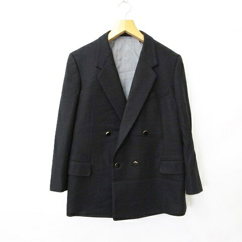 【中古】ジョンストンズオブエルガン Johnstons of Elgin カシマオーダーメイド ジャケット テーラージャケット ダブル カシミヤ 総裏 サイドベンツ 黒 ブラック メンズ 【ベクトル 古着】 260910ブランドジョンストンズオブエルガン Johnstons of Elgin表記サイズ表記なし実寸サイズ肩幅：47cm　身幅：57cm　着丈：73cm　袖丈：59cm　　素材カシミヤ 100％色黒 ※ 色に関しては、この商品の出品者の主観で判断しております。また、光の影響などにより実物の色と異なる場合がありますので予めご了承ください。状態この商品には下記のようなダメージがあります。 ・名前刺繍入り ・袖裏脇下に汚れ その他に目立ったダメージはなくまだまだご使用いただける商品です。 ※あくまでも中古品ですので掲載写真や記載内容をご確認いただき、ご理解の上ご購入ください。備考一部商品は実店舗で保管しておりませんので、店頭にてご覧になれない場合がございます。また、ご質問を頂いた際、お時間をいただく場合がございます。商品のお問い合わせの回答を休止しております。＊各商品ページの商品詳細等をご確認の上ご購入ください。【中古】ジョンストンズオブエルガン Johnstons of Elgin カシマオーダーメイド ジャケット テーラージャケット ダブル カシミヤ 総裏 サイドベンツ 黒 ブラック メンズ 【ベクトル 古着】 260910状態ランク　”AB”詳細については、下記および「状態ランクについて」ページをご覧ください。未使用・新品の商品ほぼ新品同様の商品使用感が少なく、かなり状態の良い商品使用感はあるが、傷や汚れの少ない商品使用感の他、傷や汚れが見られる商品かなり大きな傷みがある難あり商品※S〜CランクはUSED品となりますので、使用感をご理解の上でご入札下さい。状態ランクについてinformationブランドジョンストンズオブエルガン Johnstons of Elgin表記サイズ表記なし実寸サイズ肩幅：47cm　身幅：57cm　着丈：73cm　袖丈：59cm　　素材カシミヤ 100％色黒 ※ 色に関しては、この商品の出品者の主観で判断しております。また、光の影響などにより実物の色と異なる場合がありますので予めご了承ください。状態この商品には下記のようなダメージがあります。 ・名前刺繍入り ・袖裏脇下に汚れ その他に目立ったダメージはなくまだまだご使用いただける商品です。 ※あくまでも中古品ですので掲載写真や記載内容をご確認いただき、ご理解の上ご購入ください。備考一部商品は実店舗で保管しておりませんので、店頭にてご覧になれない場合がございます。また、ご質問を頂いた際、お時間をいただく場合がございます。商品のお問い合わせの回答を休止しております。＊各商品ページの商品詳細等をご確認の上ご購入ください。本商品は一点物です他サイトや店舗にて販売している商品です。多少のお時間差にて欠品になることもございます。予めご了承頂ますようお願い致します。ベクトル・サイズガイドはこちらこの商品と同じブランドの商品を見る