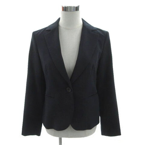 【中古】アンタイトル UNTITLED デッサン Dessin ジャケット テーラードカラー シングル 1B ネイビー 紺 3 レディース 【ベクトル 古着】 250107ブランドアンタイトル UNTITLED表記サイズ3（日本サイズL相当）実寸サイズ肩幅：約36cm　身幅：約45cm　袖丈：約58cm　着丈：約56cm　※実寸サイズに関してはこの商品の出品者の主観で判断しておりますので、カタログや正規のサイズとは多少異なる場合があります。　 ※商品によってはどうしても若干の誤差が発生してしまいます。 1〜2cmの誤差は予めご了承ください。　素材表地 ポリエステル75％ レーヨン20％ ポリウレタン5％ 裏地 ポリエステル100％色ネイビー 紺 ※色に関してはこの出品者の主観で判断しておりますので、カタログや正規のカラーとは言い回しが異なる場合があります。仕様ジャケット F58-45014 テーラードカラー シングル 1つボタン留め フロントボタン留め フロントポケット2つ 胸ポケットなし 内ポケットなし 本切羽 品番F58-45014状態使用感が少なく、かなり状態の良い商品です。 ※あくまでも中古品ですので掲載写真や記載内容をご確認いただき、ご理解の上ご購入ください。 ※保管時にお品物にシワが入る場合がございます。備考品番F58-45014商品のお問い合わせの回答を休止しております。＊各商品ページの商品詳細等をご確認の上ご購入ください。【中古】アンタイトル UNTITLED デッサン Dessin ジャケット テーラードカラー シングル 1B ネイビー 紺 3 レディース 【ベクトル 古着】 250107状態ランク　”AB”詳細については、下記および「状態ランクについて」ページをご覧ください。未使用・新品の商品ほぼ新品同様の商品使用感が少なく、かなり状態の良い商品使用感はあるが、傷や汚れの少ない商品使用感の他、傷や汚れが見られる商品かなり大きな傷みがある難あり商品※S〜CランクはUSED品となりますので、使用感をご理解の上でご入札下さい。状態ランクについてinformationブランドアンタイトル UNTITLED表記サイズ3（日本サイズL相当）実寸サイズ肩幅：約36cm　身幅：約45cm　袖丈：約58cm　着丈：約56cm　※実寸サイズに関してはこの商品の出品者の主観で判断しておりますので、カタログや正規のサイズとは多少異なる場合があります。　 ※商品によってはどうしても若干の誤差が発生してしまいます。 1〜2cmの誤差は予めご了承ください。　素材表地 ポリエステル75％ レーヨン20％ ポリウレタン5％ 裏地 ポリエステル100％色ネイビー 紺 ※色に関してはこの出品者の主観で判断しておりますので、カタログや正規のカラーとは言い回しが異なる場合があります。仕様ジャケット F58-45014 テーラードカラー シングル 1つボタン留め フロントボタン留め フロントポケット2つ 胸ポケットなし 内ポケットなし 本切羽 品番F58-45014状態使用感が少なく、かなり状態の良い商品です。 ※あくまでも中古品ですので掲載写真や記載内容をご確認いただき、ご理解の上ご購入ください。 ※保管時にお品物にシワが入る場合がございます。備考品番F58-45014商品のお問い合わせの回答を休止しております。＊各商品ページの商品詳細等をご確認の上ご購入ください。本商品は一点物です他サイトや店舗にて販売している商品です。多少のお時間差にて欠品になることもございます。予めご了承頂ますようお願い致します。ベクトル・サイズガイドはこちらこの商品と同じブランドの商品を見る
