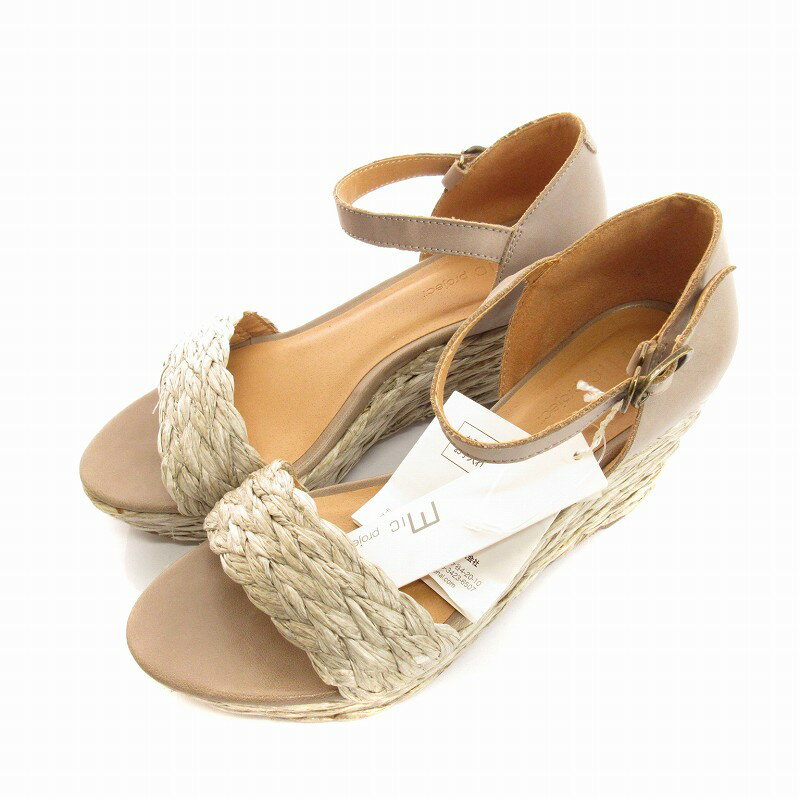 【中古】未使用品 センソユニコ Senso unico MIC project タグ付き ストラップサンダル ウエッジソール 70 24cm 10 グレー 04131209 /KO71 ■SUT ●TZ レディース 【ベクトル 古着】 241011ブランドセンソユニコ Senso unico表記サイズ70 24cm実寸サイズヒールの高さ：約8cm　最大幅：約7.7cm　　素材底材 合成底 甲革 ポリプロピレン 牛革色グレー（グレージュのようなお色です）状態タグ付きの未使用品です。 ※未使用品・新品同様の商品ではございますが、一度は一般の方の手に渡り、個人で保管されていた商品です。また、保管・陳列時の薄いスレなど微細な状態変化が見られる場合がございます。ご理解の上ご購入ください。付属品箱備考品番 04131209 マツオインターナショナル株式会社 こちらのお品物は店舗で保管しておらず、店頭販売出来かねます。（※お取り寄せも出来かねます）商品のお問い合わせの回答を休止しております。＊各商品ページの商品詳細等をご確認の上ご購入ください。【中古】未使用品 センソユニコ Senso unico MIC project タグ付き ストラップサンダル ウエッジソール 70 24cm 10 グレー 04131209 /KO71 ■SUT ●TZ レディース 【ベクトル 古着】 241011状態ランク　”S”詳細については、下記および「状態ランクについて」ページをご覧ください。未使用・新品の商品ほぼ新品同様の商品使用感が少なく、かなり状態の良い商品使用感はあるが、傷や汚れの少ない商品使用感の他、傷や汚れが見られる商品かなり大きな傷みがある難あり商品※S〜CランクはUSED品となりますので、使用感をご理解の上でご入札下さい。状態ランクについてinformationブランドセンソユニコ Senso unico表記サイズ70 24cm実寸サイズヒールの高さ：約8cm　最大幅：約7.7cm　　素材底材 合成底 甲革 ポリプロピレン 牛革色グレー（グレージュのようなお色です）状態タグ付きの未使用品です。 ※未使用品・新品同様の商品ではございますが、一度は一般の方の手に渡り、個人で保管されていた商品です。また、保管・陳列時の薄いスレなど微細な状態変化が見られる場合がございます。ご理解の上ご購入ください。付属品箱備考品番 04131209 マツオインターナショナル株式会社 こちらのお品物は店舗で保管しておらず、店頭販売出来かねます。（※お取り寄せも出来かねます）商品のお問い合わせの回答を休止しております。＊各商品ページの商品詳細等をご確認の上ご購入ください。本商品は一点物です他サイトや店舗にて販売している商品です。多少のお時間差にて欠品になることもございます。予めご了承頂ますようお願い致します。ベクトル・サイズガイドはこちらこの商品と同じブランドの商品を見る