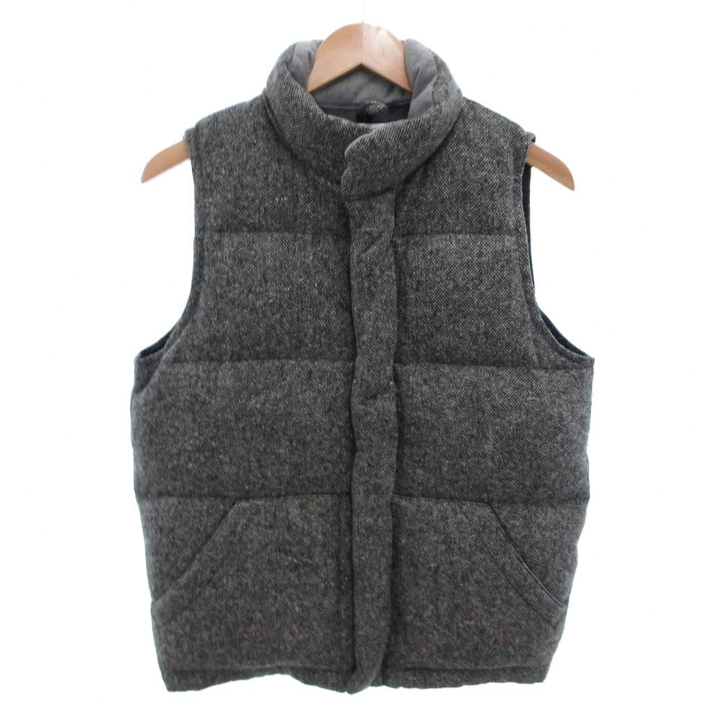 【中古】アーバンリサーチ URBAN RESEARCH ダウンベスト ノースリーブジャケット ウール 38 グレー スタンドカラー ヘリンボーン柄 /TL ■ECG005 メンズ 【ベクトル 古着】 260527ブランドアーバンリサーチ URBAN RESEARCH表記サイズ38実寸サイズ身幅：52cm　着丈：59cm　　素材表地：毛、レーヨン 裏地：ポリエステル 中綿：ダウン フェザー色グレー仕様前側両サイドポケットあり状態・裾口、袖口糸ほつれ、擦れ その他に目立ったダメージはなく、問題なくご使用いただける商品です。 ※あくまでも中古品ですので掲載写真や記載内容をご確認いただき、ご理解の上ご購入ください。付属品付属品なし備考（株）アーバンリサーチ こちらのお品物は店舗で保管しておらず、店頭販売出来かねます。（※お取り寄せも出来かねます）商品のお問い合わせの回答を休止しております。＊各商品ページの商品詳細等をご確認の上ご購入ください。【中古】アーバンリサーチ URBAN RESEARCH ダウンベスト ノースリーブジャケット ウール 38 グレー スタンドカラー ヘリンボーン柄 /TL ■ECG005 メンズ 【ベクトル 古着】 260527状態ランク　”AB”詳細については、下記および「状態ランクについて」ページをご覧ください。未使用・新品の商品ほぼ新品同様の商品使用感が少なく、かなり状態の良い商品使用感はあるが、傷や汚れの少ない商品使用感の他、傷や汚れが見られる商品かなり大きな傷みがある難あり商品※S〜CランクはUSED品となりますので、使用感をご理解の上でご入札下さい。状態ランクについてinformationブランドアーバンリサーチ URBAN RESEARCH表記サイズ38実寸サイズ身幅：52cm　着丈：59cm　　素材表地：毛、レーヨン 裏地：ポリエステル 中綿：ダウン フェザー色グレー仕様前側両サイドポケットあり状態・裾口、袖口糸ほつれ、擦れ その他に目立ったダメージはなく、問題なくご使用いただける商品です。 ※あくまでも中古品ですので掲載写真や記載内容をご確認いただき、ご理解の上ご購入ください。付属品付属品なし備考（株）アーバンリサーチ こちらのお品物は店舗で保管しておらず、店頭販売出来かねます。（※お取り寄せも出来かねます）商品のお問い合わせの回答を休止しております。＊各商品ページの商品詳細等をご確認の上ご購入ください。本商品は一点物です他サイトや店舗にて販売している商品です。多少のお時間差にて欠品になることもございます。予めご了承頂ますようお願い致します。ベクトル・サイズガイドはこちらこの商品と同じブランドの商品を見る