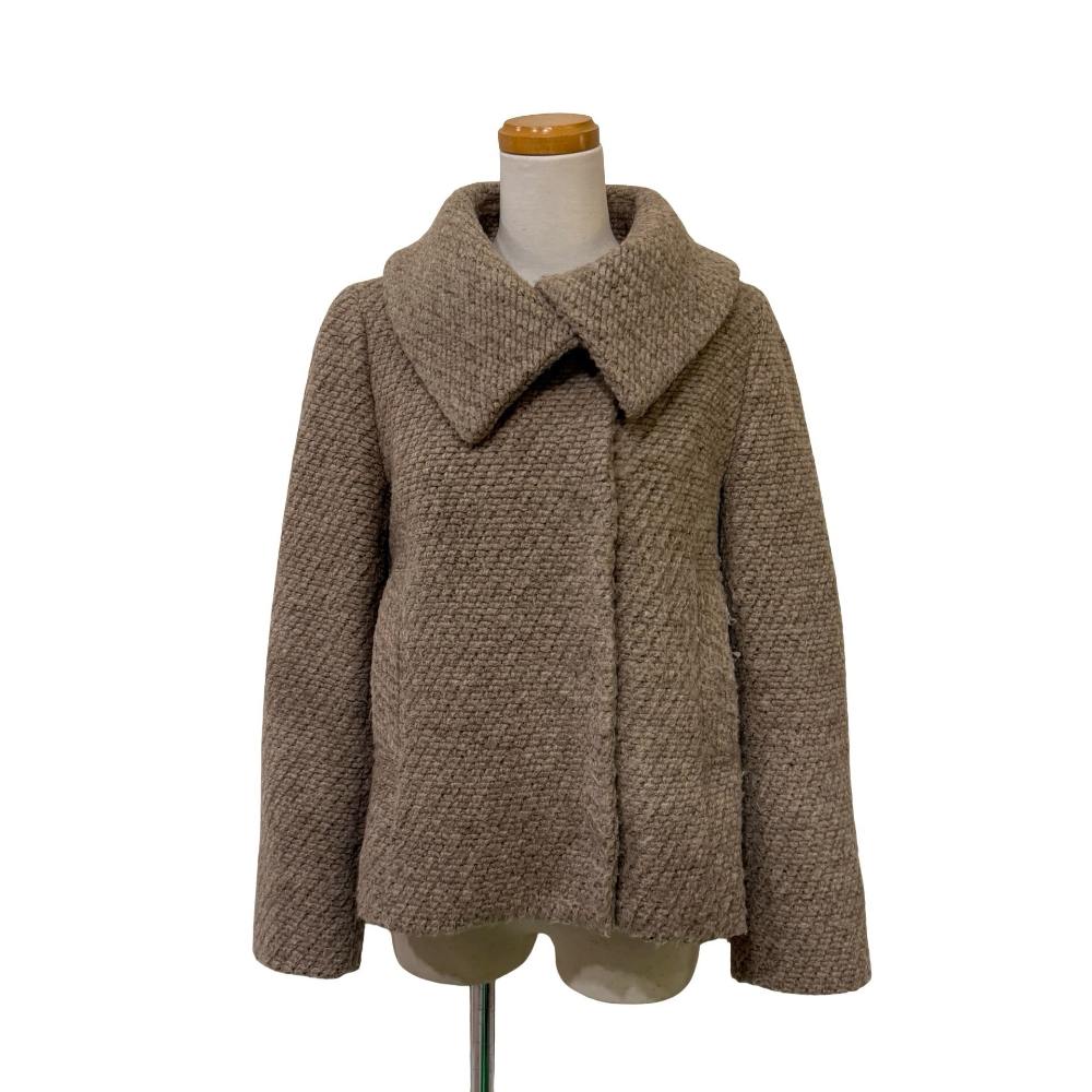 【中古】エヴェックス バイ クリツィア EVEX by KRIZIA コート ショート ブークレ ビッグカラー 中綿 ヒョウ柄 42 茶 ブラウン /MZ ■ECF005 レディース 【ベクトル 古着】 260614ブランドエヴェックス バイ クリツィア EVEX by KRIZIA表記サイズ42実寸サイズ肩幅：40cm　身幅：51cm　着丈：61cm　袖丈：61cm　　素材表地：アクリル、ポリエステル、毛 裏地：ポリエステル色茶 ブラウン仕様裏地あり（ヒョウ柄・アニマル柄）、フロントスナップボタン留め、中綿入り、ポケットあり状態若干の使用感はございますが、特筆するようなダメージはなく、比較的きれいなお品です。 ※あくまでも中古品ですので掲載写真や記載内容をご確認いただき、ご理解の上ご購入ください。付属品付属品なし、写真に写っている物が全てです。備考株式会社 三陽商会 こちらのお品物は店舗で保管しておらず、店頭販売出来かねます。（※お取り寄せも出来かねます）商品のお問い合わせの回答を休止しております。＊各商品ページの商品詳細等をご確認の上ご購入ください。【中古】エヴェックス バイ クリツィア EVEX by KRIZIA コート ショート ブークレ ビッグカラー 中綿 ヒョウ柄 42 茶 ブラウン /MZ ■ECF005 レディース 【ベクトル 古着】 260614状態ランク　”A”詳細については、下記および「状態ランクについて」ページをご覧ください。未使用・新品の商品ほぼ新品同様の商品使用感が少なく、かなり状態の良い商品使用感はあるが、傷や汚れの少ない商品使用感の他、傷や汚れが見られる商品かなり大きな傷みがある難あり商品※S〜CランクはUSED品となりますので、使用感をご理解の上でご入札下さい。状態ランクについてinformationブランドエヴェックス バイ クリツィア EVEX by KRIZIA表記サイズ42実寸サイズ肩幅：40cm　身幅：51cm　着丈：61cm　袖丈：61cm　　素材表地：アクリル、ポリエステル、毛 裏地：ポリエステル色茶 ブラウン仕様裏地あり（ヒョウ柄・アニマル柄）、フロントスナップボタン留め、中綿入り、ポケットあり状態若干の使用感はございますが、特筆するようなダメージはなく、比較的きれいなお品です。 ※あくまでも中古品ですので掲載写真や記載内容をご確認いただき、ご理解の上ご購入ください。付属品付属品なし、写真に写っている物が全てです。備考株式会社 三陽商会 こちらのお品物は店舗で保管しておらず、店頭販売出来かねます。（※お取り寄せも出来かねます）商品のお問い合わせの回答を休止しております。＊各商品ページの商品詳細等をご確認の上ご購入ください。本商品は一点物です他サイトや店舗にて販売している商品です。多少のお時間差にて欠品になることもございます。予めご了承頂ますようお願い致します。ベクトル・サイズガイドはこちらこの商品と同じブランドの商品を見る