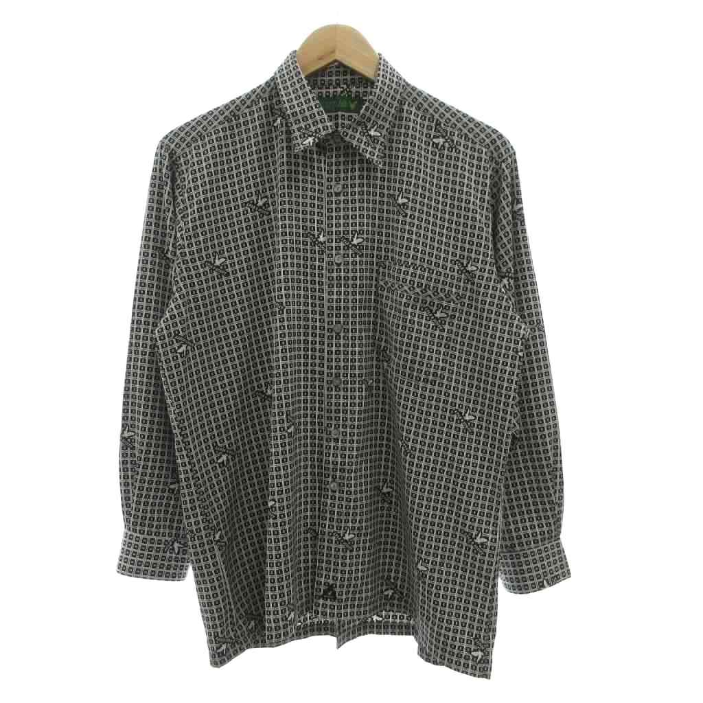 【中古】ライル&スコット LYLE&SCOTT CLUB L/S ヴィンテージ シャツ L 黒 ブラック 白 ホワイト 総柄 長袖 レギュラーカラー /NU ■ECF006 メンズ 【ベクトル 古着】 260620ブランドライル&スコット LYLE&SCOTT表記サイズL実寸サイズ肩幅：45cm　身幅：56cm　着丈：72cm　袖丈：56cm　　素材ポリエステル色黒 ブラック、白 ホワイト状態若干の使用感はございますが、特筆するようなダメージはなく、比較的きれいなお品です。 ※あくまでも中古品ですので、掲載写真や記載内容をご確認いただき、ご理解の上ご購入ください。付属品付属品なし、写真に写っている物が全てです。備考アパレルIDコード C-AT1963 （株）R&Eサンマルカ こちらのお品物は店舗で保管しておらず、店頭販売出来かねます。（※お取り寄せも出来かねます）商品のお問い合わせの回答を休止しております。＊各商品ページの商品詳細等をご確認の上ご購入ください。【中古】ライル&スコット LYLE&SCOTT CLUB L/S ヴィンテージ シャツ L 黒 ブラック 白 ホワイト 総柄 長袖 レギュラーカラー /NU ■ECF006 メンズ 【ベクトル 古着】 260620状態ランク　”A”詳細については、下記および「状態ランクについて」ページをご覧ください。未使用・新品の商品ほぼ新品同様の商品使用感が少なく、かなり状態の良い商品使用感はあるが、傷や汚れの少ない商品使用感の他、傷や汚れが見られる商品かなり大きな傷みがある難あり商品※S〜CランクはUSED品となりますので、使用感をご理解の上でご入札下さい。状態ランクについてinformationブランドライル&スコット LYLE&SCOTT表記サイズL実寸サイズ肩幅：45cm　身幅：56cm　着丈：72cm　袖丈：56cm　　素材ポリエステル色黒 ブラック、白 ホワイト状態若干の使用感はございますが、特筆するようなダメージはなく、比較的きれいなお品です。 ※あくまでも中古品ですので、掲載写真や記載内容をご確認いただき、ご理解の上ご購入ください。付属品付属品なし、写真に写っている物が全てです。備考アパレルIDコード C-AT1963 （株）R&Eサンマルカ こちらのお品物は店舗で保管しておらず、店頭販売出来かねます。（※お取り寄せも出来かねます）商品のお問い合わせの回答を休止しております。＊各商品ページの商品詳細等をご確認の上ご購入ください。本商品は一点物です他サイトや店舗にて販売している商品です。多少のお時間差にて欠品になることもございます。予めご了承頂ますようお願い致します。ベクトル・サイズガイドはこちらこの商品と同じブランドの商品を見る