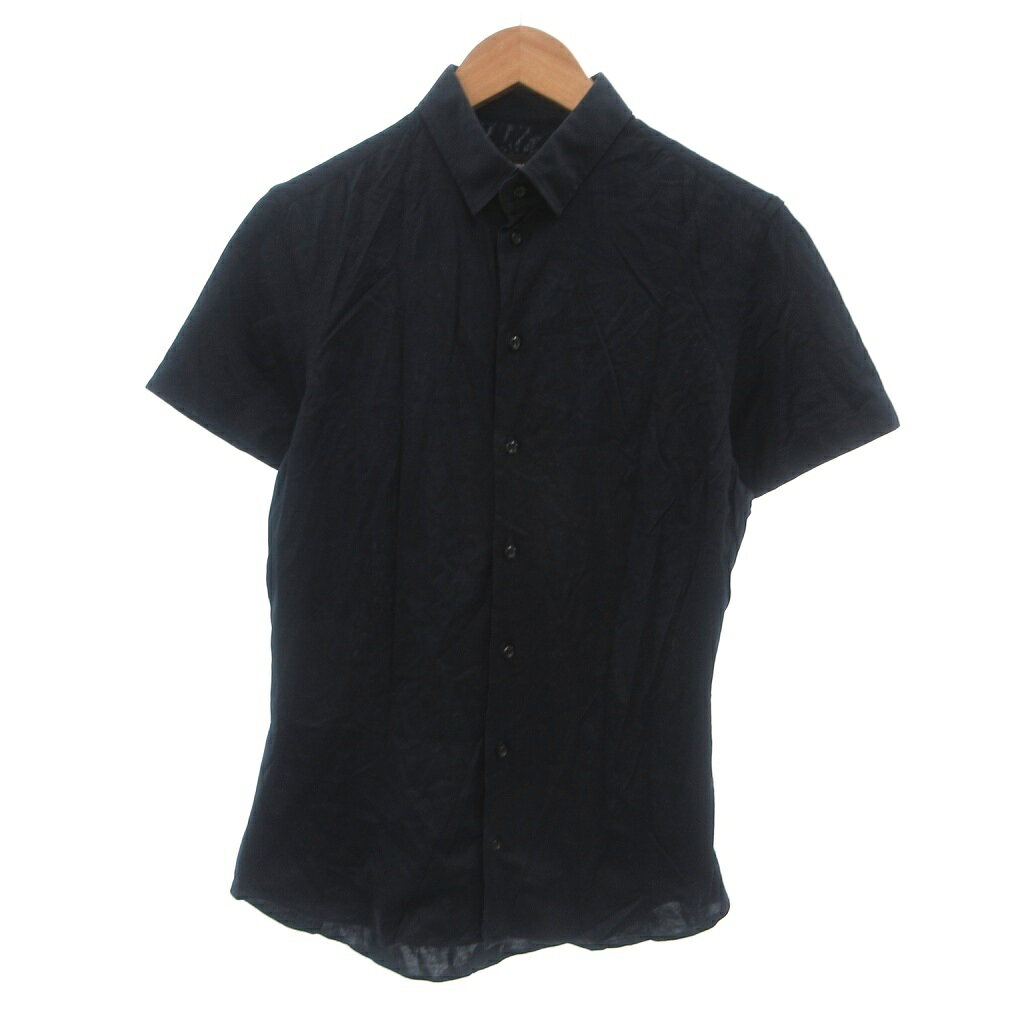 【中古】エンポリオアルマーニ EMPORIO ARMANI シャツ 半袖 41/16 濃紺 ダークネイビー /JS ■ECG007 メンズ 【ベクトル 古着】 260709ブランドエンポリオアルマーニ EMPORIO ARMANI表記サイズ41/16実寸サイズ肩幅：45cm　身幅：50cm　着丈：74cm　袖丈：20cm　　素材綿色濃紺 ダークネイビー状態・首周りに白っぽい擦れあり ※全体的に中古品としての使用感とダメージがありますが、通常使用には支障のない商品です。 掲載写真や記載内容をご確認いただき、ご理解の上ご購入ください。付属品なし備考L1CAMT ジョルジオアルマーニジャパン(株) こちらのお品物は店舗で保管しておらず、店頭販売出来かねます。（※お取り寄せも出来かねます）商品のお問い合わせの回答を休止しております。＊各商品ページの商品詳細等をご確認の上ご購入ください。【中古】エンポリオアルマーニ EMPORIO ARMANI シャツ 半袖 41/16 濃紺 ダークネイビー /JS ■ECG007 メンズ 【ベクトル 古着】 260709状態ランク　”B”詳細については、下記および「状態ランクについて」ページをご覧ください。未使用・新品の商品ほぼ新品同様の商品使用感が少なく、かなり状態の良い商品使用感はあるが、傷や汚れの少ない商品使用感の他、傷や汚れが見られる商品かなり大きな傷みがある難あり商品※S〜CランクはUSED品となりますので、使用感をご理解の上でご入札下さい。状態ランクについてinformationブランドエンポリオアルマーニ EMPORIO ARMANI表記サイズ41/16実寸サイズ肩幅：45cm　身幅：50cm　着丈：74cm　袖丈：20cm　　素材綿色濃紺 ダークネイビー状態・首周りに白っぽい擦れあり ※全体的に中古品としての使用感とダメージがありますが、通常使用には支障のない商品です。 掲載写真や記載内容をご確認いただき、ご理解の上ご購入ください。付属品なし備考L1CAMT ジョルジオアルマーニジャパン(株) こちらのお品物は店舗で保管しておらず、店頭販売出来かねます。（※お取り寄せも出来かねます）商品のお問い合わせの回答を休止しております。＊各商品ページの商品詳細等をご確認の上ご購入ください。本商品は一点物です他サイトや店舗にて販売している商品です。多少のお時間差にて欠品になることもございます。予めご了承頂ますようお願い致します。ベクトル・サイズガイドはこちらこの商品と同じブランドの商品を見る