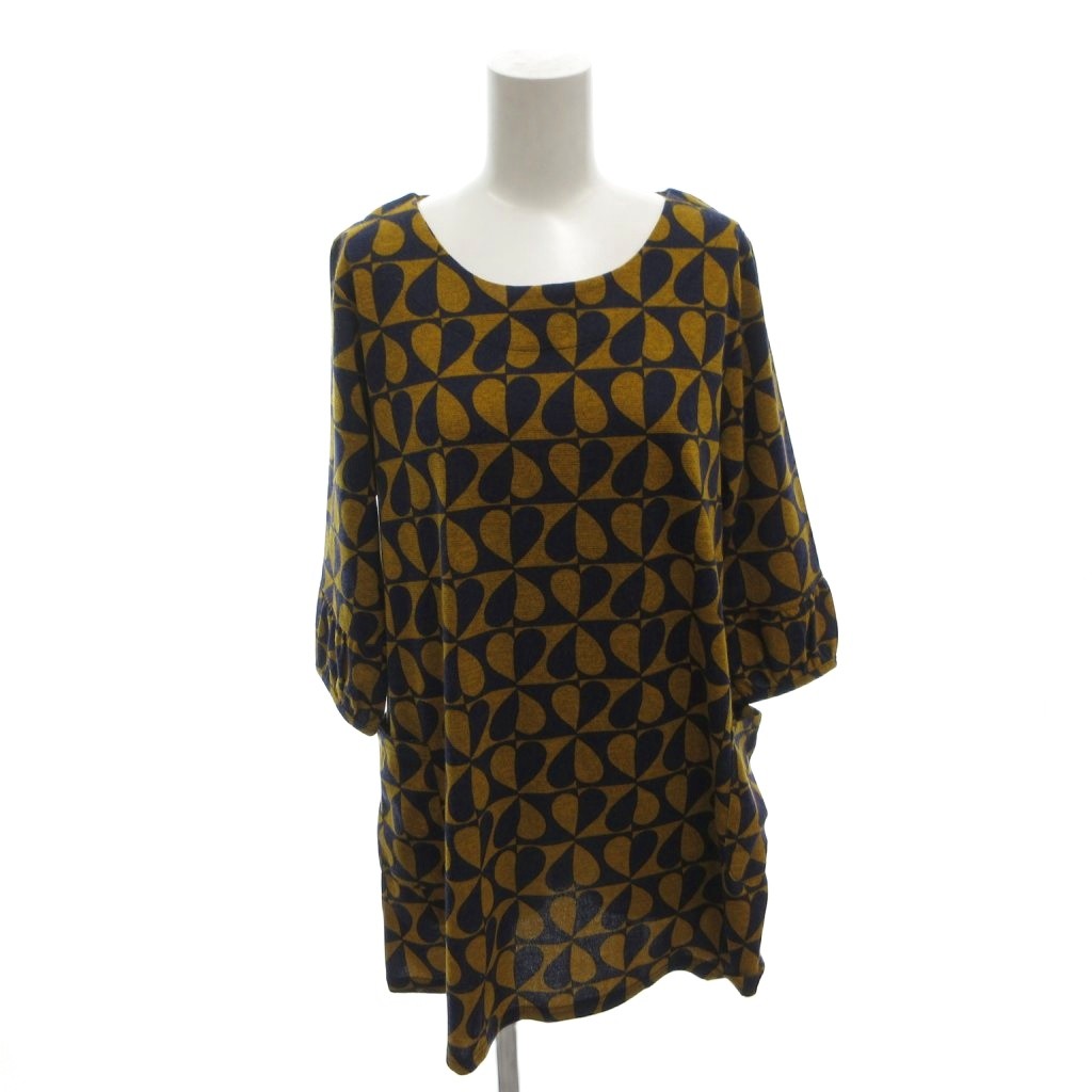 【中古】pleasing 美品 チュニックカットソー M-L 黄色 イエロー 紺 ネイビー 総柄 ラウンドネック 七分袖 /TL ■ECF008 レディース 【ベクトル 古着】 260810表記サイズM-L実寸サイズ肩幅：36cm　身幅：47cm　着丈：70cm　袖丈：39cm　　素材ポリエステル、ポリウレタン色黄色 イエロー、紺 ネイビー仕様首紐リボン状態使用感が少なく、かなり状態の良い商品です。 ※あくまでも中古品ですので掲載写真や記載内容をご確認いただき、ご理解の上ご購入ください。付属品付属品なし備考（株）ショーラ こちらのお品物は店舗で保管しておらず、店頭販売出来かねます。（※お取り寄せも出来かねます） 商品のお問い合わせの回答を休止しております。＊各商品ページの商品詳細等をご確認の上ご購入ください。【中古】pleasing 美品 チュニックカットソー M-L 黄色 イエロー 紺 ネイビー 総柄 ラウンドネック 七分袖 /TL ■ECF008 レディース 【ベクトル 古着】 260810状態ランク　”A”詳細については、下記および「状態ランクについて」ページをご覧ください。未使用・新品の商品ほぼ新品同様の商品使用感が少なく、かなり状態の良い商品使用感はあるが、傷や汚れの少ない商品使用感の他、傷や汚れが見られる商品かなり大きな傷みがある難あり商品※S〜CランクはUSED品となりますので、使用感をご理解の上でご入札下さい。状態ランクについてinformation表記サイズM-L実寸サイズ肩幅：36cm　身幅：47cm　着丈：70cm　袖丈：39cm　　素材ポリエステル、ポリウレタン色黄色 イエロー、紺 ネイビー仕様首紐リボン状態使用感が少なく、かなり状態の良い商品です。 ※あくまでも中古品ですので掲載写真や記載内容をご確認いただき、ご理解の上ご購入ください。付属品付属品なし備考（株）ショーラ こちらのお品物は店舗で保管しておらず、店頭販売出来かねます。（※お取り寄せも出来かねます） 商品のお問い合わせの回答を休止しております。＊各商品ページの商品詳細等をご確認の上ご購入ください。本商品は一点物です他サイトや店舗にて販売している商品です。多少のお時間差にて欠品になることもございます。予めご了承頂ますようお願い致します。ベクトル・サイズガイドはこちらこの商品と同じブランドの商品を見る