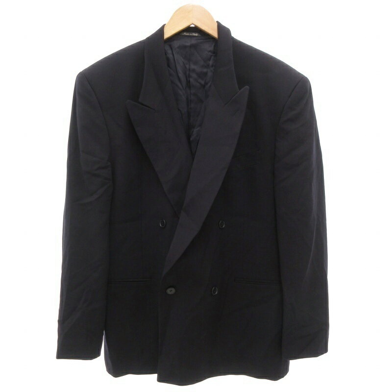 【中古】ジーエフフェレ GF FERRE テーラードジャケット ブレザー ダブルブレスト 4B 総裏地 ノーベント ウール 42 紺 ネイビー /GV ■GY11 メンズ 【ベクトル 古着】 250814ブランドジーエフフェレ GF FERRE表記サイズ42実寸サイズ肩幅：約51cm　身幅：約59cm　袖丈：約63cm　着丈：約79cm　　素材表地 毛 裏地 レーヨン色紺 ネイビー 仕様ポケット×5 4B 総裏地 ノーベント 開き見せ 状態・全体的に毛羽立ち、擦れ 上記の他に目立ったダメージはなく、問題なくご使用いただける商品です。 ※あくまでも中古品ですので掲載写真や記載内容をご確認いただき、ご理解の上ご購入ください。備考F6260F021010020 代理店記載なし 日本語表記なし こちらのお品物は店舗で保管しておらず、店頭販売出来かねます。（※お取り寄せも出来かねます）商品のお問い合わせの回答を休止しております。＊各商品ページの商品詳細等をご確認の上ご購入ください。【中古】ジーエフフェレ GF FERRE テーラードジャケット ブレザー ダブルブレスト 4B 総裏地 ノーベント ウール 42 紺 ネイビー /GV ■GY11 メンズ 【ベクトル 古着】 250814状態ランク　”AB”詳細については、下記および「状態ランクについて」ページをご覧ください。未使用・新品の商品ほぼ新品同様の商品使用感が少なく、かなり状態の良い商品使用感はあるが、傷や汚れの少ない商品使用感の他、傷や汚れが見られる商品かなり大きな傷みがある難あり商品※S〜CランクはUSED品となりますので、使用感をご理解の上でご入札下さい。状態ランクについてinformationブランドジーエフフェレ GF FERRE表記サイズ42実寸サイズ肩幅：約51cm　身幅：約59cm　袖丈：約63cm　着丈：約79cm　　素材表地 毛 裏地 レーヨン色紺 ネイビー 仕様ポケット×5 4B 総裏地 ノーベント 開き見せ 状態・全体的に毛羽立ち、擦れ 上記の他に目立ったダメージはなく、問題なくご使用いただける商品です。 ※あくまでも中古品ですので掲載写真や記載内容をご確認いただき、ご理解の上ご購入ください。備考F6260F021010020 代理店記載なし 日本語表記なし こちらのお品物は店舗で保管しておらず、店頭販売出来かねます。（※お取り寄せも出来かねます）商品のお問い合わせの回答を休止しております。＊各商品ページの商品詳細等をご確認の上ご購入ください。本商品は一点物です他サイトや店舗にて販売している商品です。多少のお時間差にて欠品になることもございます。予めご了承頂ますようお願い致します。ベクトル・サイズガイドはこちらこの商品と同じブランドの商品を見る