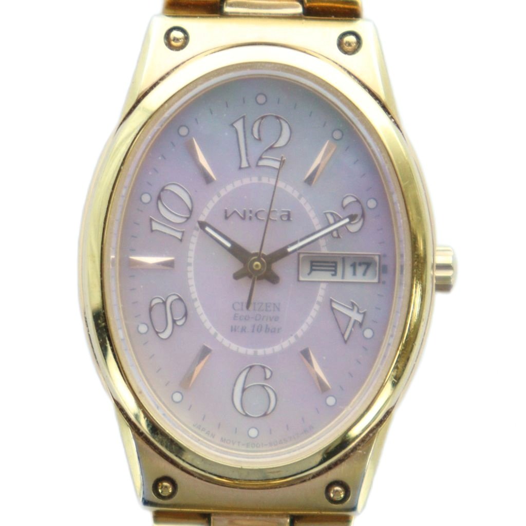 【中古】シチズン CITIZEN ウィッカ wicca 腕時計 ウォッチ ソーラー カレンダー付き ゴールド色 E001-S027136 ■GY18 /MQ レディース 【ベクトル 古着】 250826ブランドシチズン CITIZEN表記サイズ実寸サイズをご参考ください。実寸サイズバンド幅：約1cm　腕周り：約15cm　ケース・タテ：約30mm　ケース・ヨコ（リューズは除く）：約23mm　　素材ステンレススチール色ゴールド色仕様10気圧防水状態ケース、ベルトに傷がございますが、その他に目立ったダメージはなく、問題なくご使用いただける商品です。 ※あくまでも中古品ですので掲載写真や記載内容をご確認いただき、ご理解の上ご購入ください。付属品なし備考型番 E001-S027136 2025/08/26動作確認済 ※暗所で保管しているため、保管期間中に動作が停止している場合がございます。その場合、ご購入後にお客様ご自身で充電および時刻合わせを行っていただく必要がございますので、予めご了承ください。 OH期不明商品のお問い合わせの回答を休止しております。＊各商品ページの商品詳細等をご確認の上ご購入ください。【中古】シチズン CITIZEN ウィッカ wicca 腕時計 ウォッチ ソーラー カレンダー付き ゴールド色 E001-S027136 ■GY18 /MQ レディース 【ベクトル 古着】 250826状態ランク　”AB”詳細については、下記および「状態ランクについて」ページをご覧ください。未使用・新品の商品ほぼ新品同様の商品使用感が少なく、かなり状態の良い商品使用感はあるが、傷や汚れの少ない商品使用感の他、傷や汚れが見られる商品かなり大きな傷みがある難あり商品※S〜CランクはUSED品となりますので、使用感をご理解の上でご入札下さい。状態ランクについてinformationブランドシチズン CITIZEN表記サイズ実寸サイズをご参考ください。実寸サイズバンド幅：約1cm　腕周り：約15cm　ケース・タテ：約30mm　ケース・ヨコ（リューズは除く）：約23mm　　素材ステンレススチール色ゴールド色仕様10気圧防水状態ケース、ベルトに傷がございますが、その他に目立ったダメージはなく、問題なくご使用いただける商品です。 ※あくまでも中古品ですので掲載写真や記載内容をご確認いただき、ご理解の上ご購入ください。付属品なし備考型番 E001-S027136 2025/08/26動作確認済 ※暗所で保管しているため、保管期間中に動作が停止している場合がございます。その場合、ご購入後にお客様ご自身で充電および時刻合わせを行っていただく必要がございますので、予めご了承ください。 OH期不明商品のお問い合わせの回答を休止しております。＊各商品ページの商品詳細等をご確認の上ご購入ください。本商品は一点物です他サイトや店舗にて販売している商品です。多少のお時間差にて欠品になることもございます。予めご了承頂ますようお願い致します。ベクトル・サイズガイドはこちらこの商品と同じブランドの商品を見る