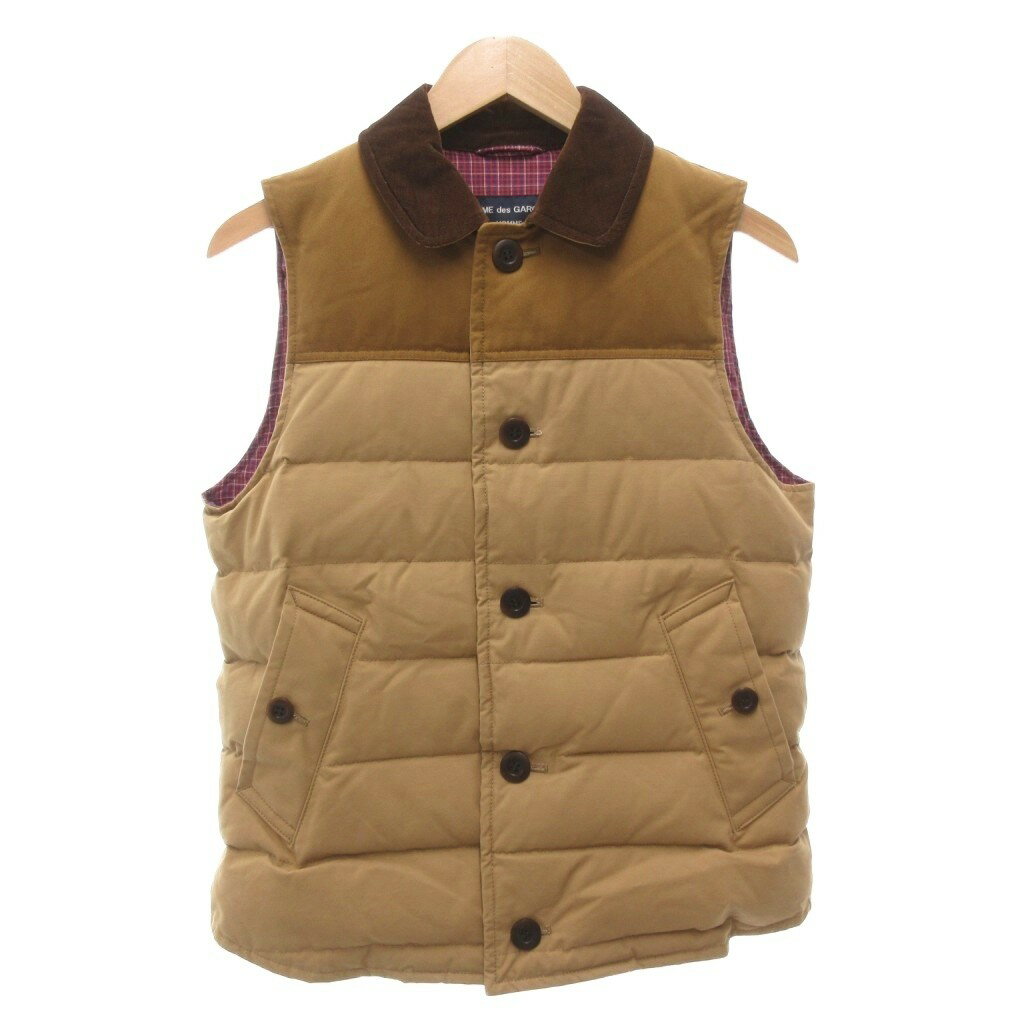 【中古】コムデギャルソンオム COMME des GARCONS HOMME AD2016 ベスト 中綿 バイカラー コーデュロイ襟 XS ベージュ /AE ■GY18 メンズ 【ベクトル 古着】 251025ブランドコムデギャルソンオム COMME des GARCONS HOMME表記サイズXS実寸サイズ身幅：47cm　着丈：63cm　　素材素材表記無し色ベージュ仕様スナップボタン ポケット×2状態若干の使用感はございますが、特筆するようなダメージはなく、比較的きれいなお品です。 ※あくまでも中古品ですので、掲載写真や記載内容をご確認いただき、ご理解の上ご購入ください。備考AD2016 こちらのお品物は店舗で保管しておらず、店頭販売出来かねます。（※お取り寄せも出来かねます）商品のお問い合わせの回答を休止しております。＊各商品ページの商品詳細等をご確認の上ご購入ください。【中古】コムデギャルソンオム COMME des GARCONS HOMME AD2016 ベスト 中綿 バイカラー コーデュロイ襟 XS ベージュ /AE ■GY18 メンズ 【ベクトル 古着】 251025状態ランク　”A”詳細については、下記および「状態ランクについて」ページをご覧ください。未使用・新品の商品ほぼ新品同様の商品使用感が少なく、かなり状態の良い商品使用感はあるが、傷や汚れの少ない商品使用感の他、傷や汚れが見られる商品かなり大きな傷みがある難あり商品※S〜CランクはUSED品となりますので、使用感をご理解の上でご入札下さい。状態ランクについてinformationブランドコムデギャルソンオム COMME des GARCONS HOMME表記サイズXS実寸サイズ身幅：47cm　着丈：63cm　　素材素材表記無し色ベージュ仕様スナップボタン ポケット×2状態若干の使用感はございますが、特筆するようなダメージはなく、比較的きれいなお品です。 ※あくまでも中古品ですので、掲載写真や記載内容をご確認いただき、ご理解の上ご購入ください。備考AD2016 こちらのお品物は店舗で保管しておらず、店頭販売出来かねます。（※お取り寄せも出来かねます）商品のお問い合わせの回答を休止しております。＊各商品ページの商品詳細等をご確認の上ご購入ください。本商品は一点物です他サイトや店舗にて販売している商品です。多少のお時間差にて欠品になることもございます。予めご了承頂ますようお願い致します。ベクトル・サイズガイドはこちらこの商品と同じブランドの商品を見る