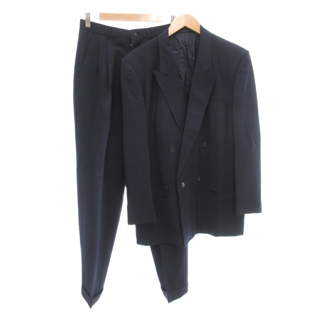 【中古】カールヘルム Karl Helmut 美品 セットアップ スーツ ジャケット パンツ ダブル 総裏地 L 紺 ネイビー /SJ ■GY12 メンズ 【ベクトル 古着】 260314ブランドカールヘルム Karl Helmut表記サイズL実寸サイズジャケット 肩幅：46cm　ジャケット 身幅：57cm　ジャケット 袖丈：61cm　ジャケット 着丈：76cm　パンツ ウエスト：74cm　パンツ もも幅：50cm　パンツ 裾幅：20cm　パンツ 股上：30cm　パンツ 股下：79cm　　素材品質表示タグなし色紺 ネイビー仕様肩パットあり（取り外し不可） 開き見せ ノーベント状態使用感が少なく、かなり状態の良い商品です。 ※あくまでも中古品ですので掲載写真や記載内容をご確認いただき、ご理解の上ご購入ください。付属品付属品なし備考品番：品質表示タグなし 品質表示タグなし こちらのお品物は店舗で保管しておらず、店頭販売出来かねます。（※お取り寄せも出来かねます）商品のお問い合わせの回答を休止しております。＊各商品ページの商品詳細等をご確認の上ご購入ください。【中古】カールヘルム Karl Helmut 美品 セットアップ スーツ ジャケット パンツ ダブル 総裏地 L 紺 ネイビー /SJ ■GY12 メンズ 【ベクトル 古着】 260314状態ランク　”A”詳細については、下記および「状態ランクについて」ページをご覧ください。未使用・新品の商品ほぼ新品同様の商品使用感が少なく、かなり状態の良い商品使用感はあるが、傷や汚れの少ない商品使用感の他、傷や汚れが見られる商品かなり大きな傷みがある難あり商品※S〜CランクはUSED品となりますので、使用感をご理解の上でご入札下さい。状態ランクについてinformationブランドカールヘルム Karl Helmut表記サイズL実寸サイズジャケット 肩幅：46cm　ジャケット 身幅：57cm　ジャケット 袖丈：61cm　ジャケット 着丈：76cm　パンツ ウエスト：74cm　パンツ もも幅：50cm　パンツ 裾幅：20cm　パンツ 股上：30cm　パンツ 股下：79cm　　素材品質表示タグなし色紺 ネイビー仕様肩パットあり（取り外し不可） 開き見せ ノーベント状態使用感が少なく、かなり状態の良い商品です。 ※あくまでも中古品ですので掲載写真や記載内容をご確認いただき、ご理解の上ご購入ください。付属品付属品なし備考品番：品質表示タグなし 品質表示タグなし こちらのお品物は店舗で保管しておらず、店頭販売出来かねます。（※お取り寄せも出来かねます）商品のお問い合わせの回答を休止しております。＊各商品ページの商品詳細等をご確認の上ご購入ください。本商品は一点物です他サイトや店舗にて販売している商品です。多少のお時間差にて欠品になることもございます。予めご了承頂ますようお願い致します。ベクトル・サイズガイドはこちらこの商品と同じブランドの商品を見る