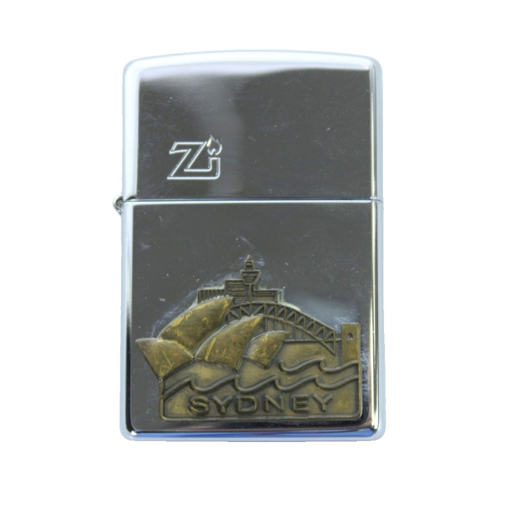 【中古】ジッポー ZIPPO SYDNEY 97年製 オイルライター 喫煙具 喫煙グッズ 火花確認済 シルバーカラー /MW ■GY18 その他 【ベクトル 古着】 260710ブランドジッポー ZIPPO実寸サイズ約5.5×3.6×1.2cm 　色シルバーカラー 状態火花確認済みの商品です。 外装に若干のキズ、着火部分にすす汚れがございます。 ※あくまでも中古品ですので掲載写真や記載内容をご確認いただき、ご理解の上ご購入ください。付属品ケース（本体とフタの接続部分が広がっております）、印刷物備考品番無し 1997年製 火花確認済み 着火は未確認のため、オイル補充をしてからご使用ください。商品のお問い合わせの回答を休止しております。＊各商品ページの商品詳細等をご確認の上ご購入ください。【中古】ジッポー ZIPPO SYDNEY 97年製 オイルライター 喫煙具 喫煙グッズ 火花確認済 シルバーカラー /MW ■GY18 その他 【ベクトル 古着】 260710状態ランク　”AB”詳細については、下記および「状態ランクについて」ページをご覧ください。未使用・新品の商品ほぼ新品同様の商品使用感が少なく、かなり状態の良い商品使用感はあるが、傷や汚れの少ない商品使用感の他、傷や汚れが見られる商品かなり大きな傷みがある難あり商品※S〜CランクはUSED品となりますので、使用感をご理解の上でご入札下さい。状態ランクについてinformationブランドジッポー ZIPPO実寸サイズ約5.5×3.6×1.2cm 　色シルバーカラー 状態火花確認済みの商品です。 外装に若干のキズ、着火部分にすす汚れがございます。 ※あくまでも中古品ですので掲載写真や記載内容をご確認いただき、ご理解の上ご購入ください。付属品ケース（本体とフタの接続部分が広がっております）、印刷物備考品番無し 1997年製 火花確認済み 着火は未確認のため、オイル補充をしてからご使用ください。商品のお問い合わせの回答を休止しております。＊各商品ページの商品詳細等をご確認の上ご購入ください。本商品は一点物です他サイトや店舗にて販売している商品です。多少のお時間差にて欠品になることもございます。予めご了承頂ますようお願い致します。ベクトル・サイズガイドはこちらこの商品と同じブランドの商品を見る