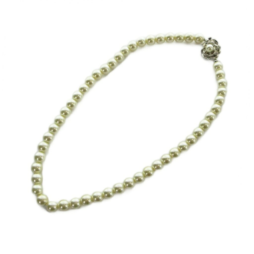 【中古】ノーブランド品 ネックレス アクセサリー 貝パール 真珠 8mm 白 ホワイト ■GY11 /MQ レディース 【ベクトル 古着】 260404表記サイズ実寸サイズをご参考ください。実寸サイズチェーンの長さ：約36cm　トップの大きさ：約1.5×1.5cm　　素材真珠色白 ホワイト状態使用感が少なく、かなり状態の良い商品です。 ※あくまでも中古品ですので掲載写真や記載内容をご確認いただき、ご理解の上ご購入ください。付属品ケース備考型番 なし商品のお問い合わせの回答を休止しております。＊各商品ページの商品詳細等をご確認の上ご購入ください。【中古】ノーブランド品 ネックレス アクセサリー 貝パール 真珠 8mm 白 ホワイト ■GY11 /MQ レディース 【ベクトル 古着】 260404状態ランク　”A”詳細については、下記および「状態ランクについて」ページをご覧ください。未使用・新品の商品ほぼ新品同様の商品使用感が少なく、かなり状態の良い商品使用感はあるが、傷や汚れの少ない商品使用感の他、傷や汚れが見られる商品かなり大きな傷みがある難あり商品※S〜CランクはUSED品となりますので、使用感をご理解の上でご入札下さい。状態ランクについてinformation表記サイズ実寸サイズをご参考ください。実寸サイズチェーンの長さ：約36cm　トップの大きさ：約1.5×1.5cm　　素材真珠色白 ホワイト状態使用感が少なく、かなり状態の良い商品です。 ※あくまでも中古品ですので掲載写真や記載内容をご確認いただき、ご理解の上ご購入ください。付属品ケース備考型番 なし商品のお問い合わせの回答を休止しております。＊各商品ページの商品詳細等をご確認の上ご購入ください。本商品は一点物です他サイトや店舗にて販売している商品です。多少のお時間差にて欠品になることもございます。予めご了承頂ますようお願い致します。ベクトル・サイズガイドはこちらこの商品と同じブランドの商品を見る