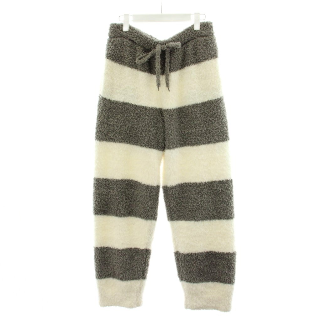 【中古】ジェラートピケオム GELATO PIQUE HOMME イージーパンツ ストライプ柄 部屋着 M グレー 白 ホワイト /AN29 ■GY99 メンズ 【ベクトル 古着】 260407ブランドジェラートピケオム GELATO PIQUE HOMME表記サイズM実寸サイズウエスト：約76cm　もも幅：約32cm　裾幅：約19cm　股上：約33cm　股下：約73cm　　素材ポリエステル 色グレー 白 ホワイト状態裾に黒い繊維が付着しておりますが、その他に目立ったダメージはなく、問題なくご使用いただける商品です。 ※あくまでも中古品ですので掲載写真や記載内容をご確認いただき、ご理解の上ご購入ください。商品のお問い合わせの回答を休止しております。＊各商品ページの商品詳細等をご確認の上ご購入ください。【中古】ジェラートピケオム GELATO PIQUE HOMME イージーパンツ ストライプ柄 部屋着 M グレー 白 ホワイト /AN29 ■GY99 メンズ 【ベクトル 古着】 260407状態ランク　”AB”詳細については、下記および「状態ランクについて」ページをご覧ください。未使用・新品の商品ほぼ新品同様の商品使用感が少なく、かなり状態の良い商品使用感はあるが、傷や汚れの少ない商品使用感の他、傷や汚れが見られる商品かなり大きな傷みがある難あり商品※S〜CランクはUSED品となりますので、使用感をご理解の上でご入札下さい。状態ランクについてinformationブランドジェラートピケオム GELATO PIQUE HOMME表記サイズM実寸サイズウエスト：約76cm　もも幅：約32cm　裾幅：約19cm　股上：約33cm　股下：約73cm　　素材ポリエステル 色グレー 白 ホワイト状態裾に黒い繊維が付着しておりますが、その他に目立ったダメージはなく、問題なくご使用いただける商品です。 ※あくまでも中古品ですので掲載写真や記載内容をご確認いただき、ご理解の上ご購入ください。商品のお問い合わせの回答を休止しております。＊各商品ページの商品詳細等をご確認の上ご購入ください。本商品は一点物です他サイトや店舗にて販売している商品です。多少のお時間差にて欠品になることもございます。予めご了承頂ますようお願い致します。ベクトル・サイズガイドはこちらこの商品と同じブランドの商品を見る