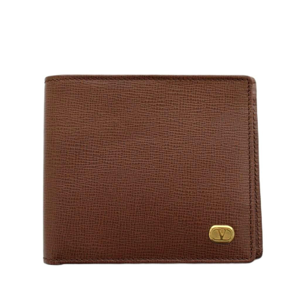 【中古】ヴァレンティノ ガラヴァーニ VALENTINO GARAVANI 財布 二つ折り レザー 茶 ブラウン /AN23 ■GY18 レディース 【ベクトル 古着】 260414ブランドヴァレンティノ ガラヴァーニ VALENTINO GARAVANI実寸サイズヨコ：約11cm　タテ：約10cm　マチ：約1cm　　素材レザー 色茶 ブラウン状態裏面に黒い汚れがございますが、その他に目立ったダメージはなく、問題なくご使用いただける商品です。 ※あくまでも中古品ですので掲載写真や記載内容をご確認いただき、ご理解の上ご購入ください。付属品保存箱（ダメージあり）商品のお問い合わせの回答を休止しております。＊各商品ページの商品詳細等をご確認の上ご購入ください。【中古】ヴァレンティノ ガラヴァーニ VALENTINO GARAVANI 財布 二つ折り レザー 茶 ブラウン /AN23 ■GY18 レディース 【ベクトル 古着】 260414状態ランク　”AB”詳細については、下記および「状態ランクについて」ページをご覧ください。未使用・新品の商品ほぼ新品同様の商品使用感が少なく、かなり状態の良い商品使用感はあるが、傷や汚れの少ない商品使用感の他、傷や汚れが見られる商品かなり大きな傷みがある難あり商品※S〜CランクはUSED品となりますので、使用感をご理解の上でご入札下さい。状態ランクについてinformationブランドヴァレンティノ ガラヴァーニ VALENTINO GARAVANI実寸サイズヨコ：約11cm　タテ：約10cm　マチ：約1cm　　素材レザー 色茶 ブラウン状態裏面に黒い汚れがございますが、その他に目立ったダメージはなく、問題なくご使用いただける商品です。 ※あくまでも中古品ですので掲載写真や記載内容をご確認いただき、ご理解の上ご購入ください。付属品保存箱（ダメージあり）商品のお問い合わせの回答を休止しております。＊各商品ページの商品詳細等をご確認の上ご購入ください。本商品は一点物です他サイトや店舗にて販売している商品です。多少のお時間差にて欠品になることもございます。予めご了承頂ますようお願い致します。ベクトル・サイズガイドはこちらこの商品と同じブランドの商品を見る