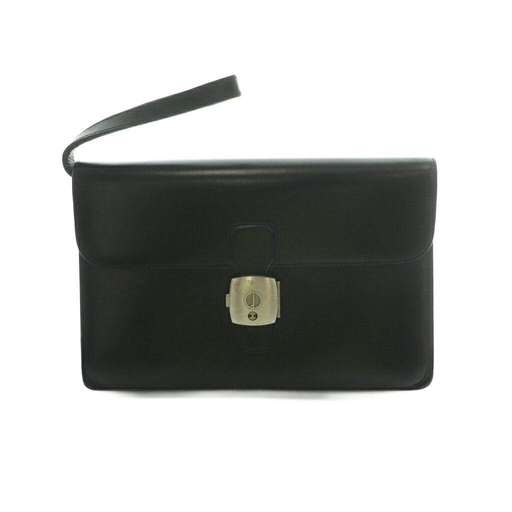【中古】ダンヒル dunhill セカンドバッグ レザー フラップ 黒 /MI ■GY18 メンズ 【ベクトル 古着】 260421ブランドダンヒル dunhill表記サイズ表記なし実寸サイズヨコ：27cm　タテ：17.5cm　マチ：4.5cm　　素材レザー色黒仕様開閉部分に鍵をかけることができます。（鍵がなくても開閉は可能です）状態金具にくすみ、汚れ、及び本体にスレがございます。 ※全体的に中古品としての使用感とダメージがありますが、通常使用には支障のない商品です。 掲載写真や記載内容をご確認いただき、ご理解の上ご購入ください。付属品鍵×1備考品番なし商品のお問い合わせの回答を休止しております。＊各商品ページの商品詳細等をご確認の上ご購入ください。【中古】ダンヒル dunhill セカンドバッグ レザー フラップ 黒 /MI ■GY18 メンズ 【ベクトル 古着】 260421状態ランク　”B”詳細については、下記および「状態ランクについて」ページをご覧ください。未使用・新品の商品ほぼ新品同様の商品使用感が少なく、かなり状態の良い商品使用感はあるが、傷や汚れの少ない商品使用感の他、傷や汚れが見られる商品かなり大きな傷みがある難あり商品※S〜CランクはUSED品となりますので、使用感をご理解の上でご入札下さい。状態ランクについてinformationブランドダンヒル dunhill表記サイズ表記なし実寸サイズヨコ：27cm　タテ：17.5cm　マチ：4.5cm　　素材レザー色黒仕様開閉部分に鍵をかけることができます。（鍵がなくても開閉は可能です）状態金具にくすみ、汚れ、及び本体にスレがございます。 ※全体的に中古品としての使用感とダメージがありますが、通常使用には支障のない商品です。 掲載写真や記載内容をご確認いただき、ご理解の上ご購入ください。付属品鍵×1備考品番なし商品のお問い合わせの回答を休止しております。＊各商品ページの商品詳細等をご確認の上ご購入ください。本商品は一点物です他サイトや店舗にて販売している商品です。多少のお時間差にて欠品になることもございます。予めご了承頂ますようお願い致します。ベクトル・サイズガイドはこちらこの商品と同じブランドの商品を見る