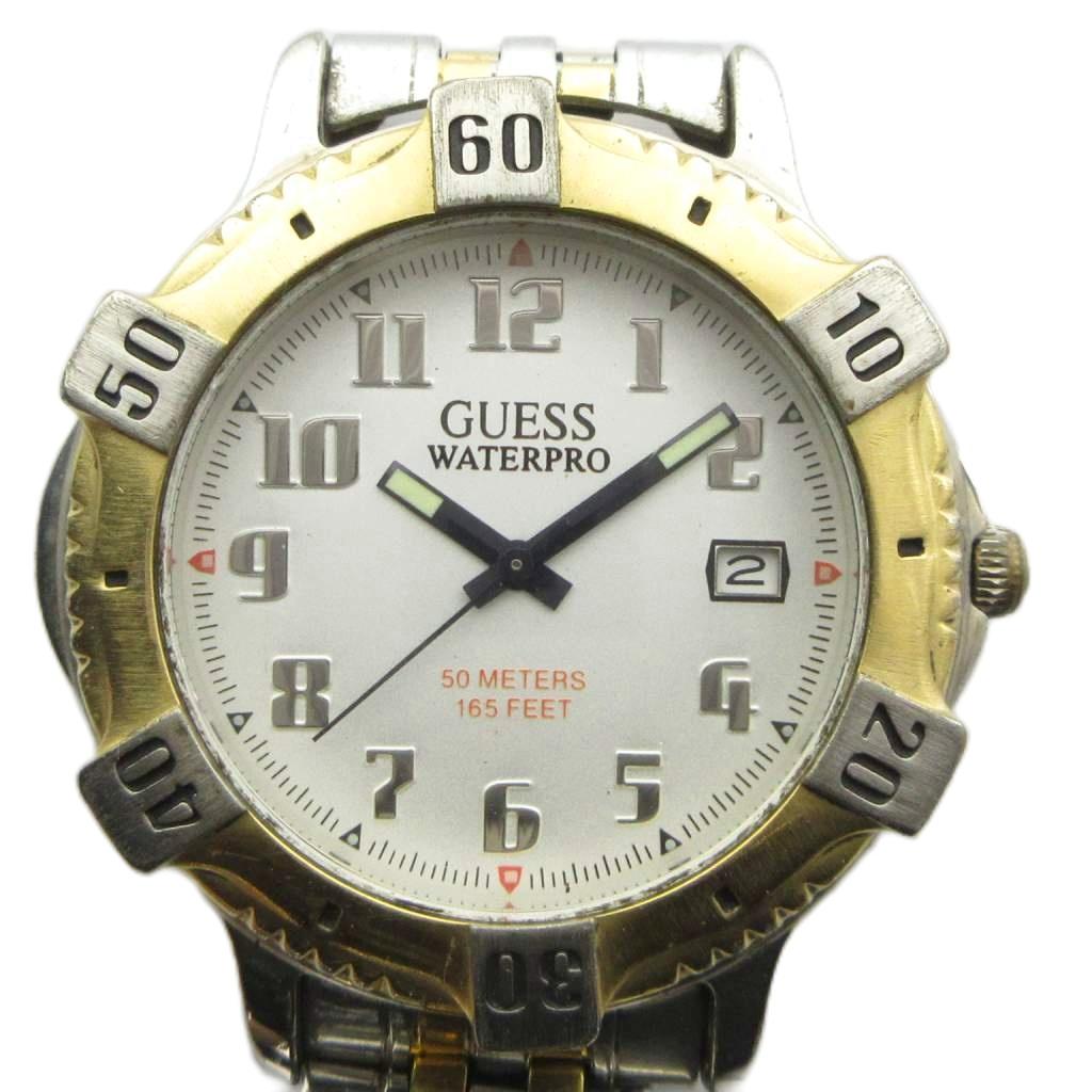 【中古】ゲス GUESS 腕時計 ウォッチ クォーツ カレンダー付き 白文字盤 シルバー色 ゴールド色 ■GY18 /MQ メンズ 【ベクトル 古着】 260706ブランドゲス GUESS表記サイズ実寸サイズをご参考ください。実寸サイズバンド幅：約1.5cm　腕周り：約18cm　ケース・タテ：約40mm　ケース・ヨコ（リューズは除く）：約40mm　　素材ステンレススチール色シルバー色 ゴールド色状態ケース、ベルトに傷がございますが、その他に目立ったダメージはなく、問題なくご使用いただける商品です。 ※あくまでも中古品ですので掲載写真や記載内容をご確認いただき、ご理解の上ご購入ください。備考型番 なし 2026/7/6動作確認済 OH期不明商品のお問い合わせの回答を休止しております。＊各商品ページの商品詳細等をご確認の上ご購入ください。【中古】ゲス GUESS 腕時計 ウォッチ クォーツ カレンダー付き 白文字盤 シルバー色 ゴールド色 ■GY18 /MQ メンズ 【ベクトル 古着】 260706状態ランク　”AB”詳細については、下記および「状態ランクについて」ページをご覧ください。未使用・新品の商品ほぼ新品同様の商品使用感が少なく、かなり状態の良い商品使用感はあるが、傷や汚れの少ない商品使用感の他、傷や汚れが見られる商品かなり大きな傷みがある難あり商品※S〜CランクはUSED品となりますので、使用感をご理解の上でご入札下さい。状態ランクについてinformationブランドゲス GUESS表記サイズ実寸サイズをご参考ください。実寸サイズバンド幅：約1.5cm　腕周り：約18cm　ケース・タテ：約40mm　ケース・ヨコ（リューズは除く）：約40mm　　素材ステンレススチール色シルバー色 ゴールド色状態ケース、ベルトに傷がございますが、その他に目立ったダメージはなく、問題なくご使用いただける商品です。 ※あくまでも中古品ですので掲載写真や記載内容をご確認いただき、ご理解の上ご購入ください。備考型番 なし 2026/7/6動作確認済 OH期不明商品のお問い合わせの回答を休止しております。＊各商品ページの商品詳細等をご確認の上ご購入ください。本商品は一点物です他サイトや店舗にて販売している商品です。多少のお時間差にて欠品になることもございます。予めご了承頂ますようお願い致します。ベクトル・サイズガイドはこちらこの商品と同じブランドの商品を見る