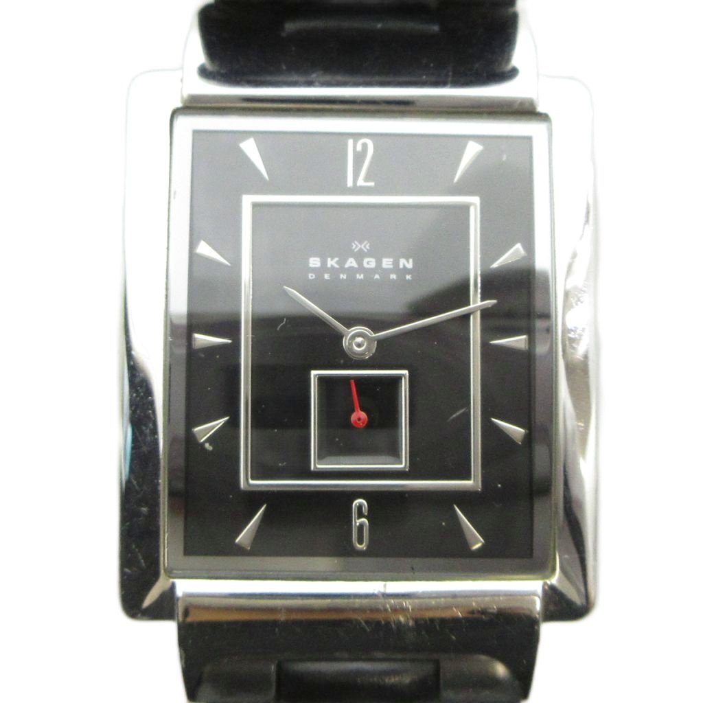【中古】スカーゲン SKAGEN 腕時計 ウォッチ クォーツ スクエア レザーベルト シルバー色 ■GY17 /MQ メンズ 【ベクトル 古着】 260708ブランドスカーゲン SKAGEN表記サイズ実寸サイズをご参考ください。実寸サイズバンド幅：約2cm　腕周り：約15-20cm　ケース・タテ：約30mm　ケース・ヨコ（リューズは除く）：約30mm　　素材ステンレススチール色シルバー色状態ベルトの劣化や破損、ケースに傷がございます。 ※全体的に中古品としての使用感とダメージがあります。 掲載写真や記載内容をご確認いただき、ご理解の上ご購入ください。備考型番 なし 2026/7/8動作確認済 OH期不明商品のお問い合わせの回答を休止しております。＊各商品ページの商品詳細等をご確認の上ご購入ください。【中古】スカーゲン SKAGEN 腕時計 ウォッチ クォーツ スクエア レザーベルト シルバー色 ■GY17 /MQ メンズ 【ベクトル 古着】 260708状態ランク　”B”詳細については、下記および「状態ランクについて」ページをご覧ください。未使用・新品の商品ほぼ新品同様の商品使用感が少なく、かなり状態の良い商品使用感はあるが、傷や汚れの少ない商品使用感の他、傷や汚れが見られる商品かなり大きな傷みがある難あり商品※S〜CランクはUSED品となりますので、使用感をご理解の上でご入札下さい。状態ランクについてinformationブランドスカーゲン SKAGEN表記サイズ実寸サイズをご参考ください。実寸サイズバンド幅：約2cm　腕周り：約15-20cm　ケース・タテ：約30mm　ケース・ヨコ（リューズは除く）：約30mm　　素材ステンレススチール色シルバー色状態ベルトの劣化や破損、ケースに傷がございます。 ※全体的に中古品としての使用感とダメージがあります。 掲載写真や記載内容をご確認いただき、ご理解の上ご購入ください。備考型番 なし 2026/7/8動作確認済 OH期不明商品のお問い合わせの回答を休止しております。＊各商品ページの商品詳細等をご確認の上ご購入ください。本商品は一点物です他サイトや店舗にて販売している商品です。多少のお時間差にて欠品になることもございます。予めご了承頂ますようお願い致します。ベクトル・サイズガイドはこちらこの商品と同じブランドの商品を見る