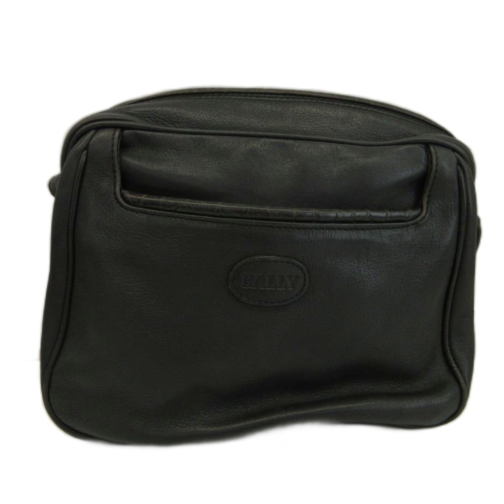 【中古】バリー BALLY ショルダーバッグ ポシェット レザー ロゴ 型押し 黒 ブラック /XZ ■GY04 メンズ 【ベクトル 古着】 260731ブランドバリー BALLY実寸サイズ持ち手の長さ：-cm　ヨコ：25cm　タテ：22cm　マチ：11.5cm　ショルダーの長さ：105.5〜cm　　素材レザー色黒 ブラック仕様開閉 ファスナー 外ポケット×1 ジップ内ポケット×1状態全体的に使用感があり、スレや内側、ファスナー引き手に剥げが見られます。 ※全体的に中古品としての使用感とダメージがありますが、通常使用には支障のない商品です。 掲載写真や記載内容をご確認いただき、ご理解の上ご購入ください。付属品付属品なし商品のお問い合わせの回答を休止しております。＊各商品ページの商品詳細等をご確認の上ご購入ください。【中古】バリー BALLY ショルダーバッグ ポシェット レザー ロゴ 型押し 黒 ブラック /XZ ■GY04 メンズ 【ベクトル 古着】 260731状態ランク　”B”詳細については、下記および「状態ランクについて」ページをご覧ください。未使用・新品の商品ほぼ新品同様の商品使用感が少なく、かなり状態の良い商品使用感はあるが、傷や汚れの少ない商品使用感の他、傷や汚れが見られる商品かなり大きな傷みがある難あり商品※S〜CランクはUSED品となりますので、使用感をご理解の上でご入札下さい。状態ランクについてinformationブランドバリー BALLY実寸サイズ持ち手の長さ：-cm　ヨコ：25cm　タテ：22cm　マチ：11.5cm　ショルダーの長さ：105.5〜cm　　素材レザー色黒 ブラック仕様開閉 ファスナー 外ポケット×1 ジップ内ポケット×1状態全体的に使用感があり、スレや内側、ファスナー引き手に剥げが見られます。 ※全体的に中古品としての使用感とダメージがありますが、通常使用には支障のない商品です。 掲載写真や記載内容をご確認いただき、ご理解の上ご購入ください。付属品付属品なし商品のお問い合わせの回答を休止しております。＊各商品ページの商品詳細等をご確認の上ご購入ください。本商品は一点物です他サイトや店舗にて販売している商品です。多少のお時間差にて欠品になることもございます。予めご了承頂ますようお願い致します。ベクトル・サイズガイドはこちらこの商品と同じブランドの商品を見る