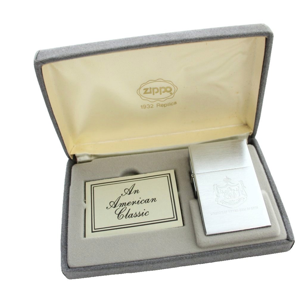 【中古】ジッポー ZIPPO 80s 1932 レプリカ REPLICA KINGDOM OF HAWAII キングオブハワイ オイルライター 火花確認済 シルバーカラー /MW ■GY11 その他 【ベクトル 古着】 260808ブランドジッポー ZIPPO実寸サイズ約37×61×12mm　色シルバーカラー 状態火花のみ確認済の商品です。 外装に多少のキズ、インサイドユニットとフタの内側にすす汚れがございます。 ※あくまでも中古品ですので掲載写真や記載内容をご確認いただき、ご理解の上ご購入ください。付属品外箱、ケース ※どちらも汚れやキズがございます。備考品番無し 火花確認済み 着火は未確認のため、オイル補充をしてからご使用ください。商品のお問い合わせの回答を休止しております。＊各商品ページの商品詳細等をご確認の上ご購入ください。【中古】ジッポー ZIPPO 80s 1932 レプリカ REPLICA KINGDOM OF HAWAII キングオブハワイ オイルライター 火花確認済 シルバーカラー /MW ■GY11 その他 【ベクトル 古着】 260808状態ランク　”B”詳細については、下記および「状態ランクについて」ページをご覧ください。未使用・新品の商品ほぼ新品同様の商品使用感が少なく、かなり状態の良い商品使用感はあるが、傷や汚れの少ない商品使用感の他、傷や汚れが見られる商品かなり大きな傷みがある難あり商品※S〜CランクはUSED品となりますので、使用感をご理解の上でご入札下さい。状態ランクについてinformationブランドジッポー ZIPPO実寸サイズ約37×61×12mm　色シルバーカラー 状態火花のみ確認済の商品です。 外装に多少のキズ、インサイドユニットとフタの内側にすす汚れがございます。 ※あくまでも中古品ですので掲載写真や記載内容をご確認いただき、ご理解の上ご購入ください。付属品外箱、ケース ※どちらも汚れやキズがございます。備考品番無し 火花確認済み 着火は未確認のため、オイル補充をしてからご使用ください。商品のお問い合わせの回答を休止しております。＊各商品ページの商品詳細等をご確認の上ご購入ください。本商品は一点物です他サイトや店舗にて販売している商品です。多少のお時間差にて欠品になることもございます。予めご了承頂ますようお願い致します。ベクトル・サイズガイドはこちらこの商品と同じブランドの商品を見る