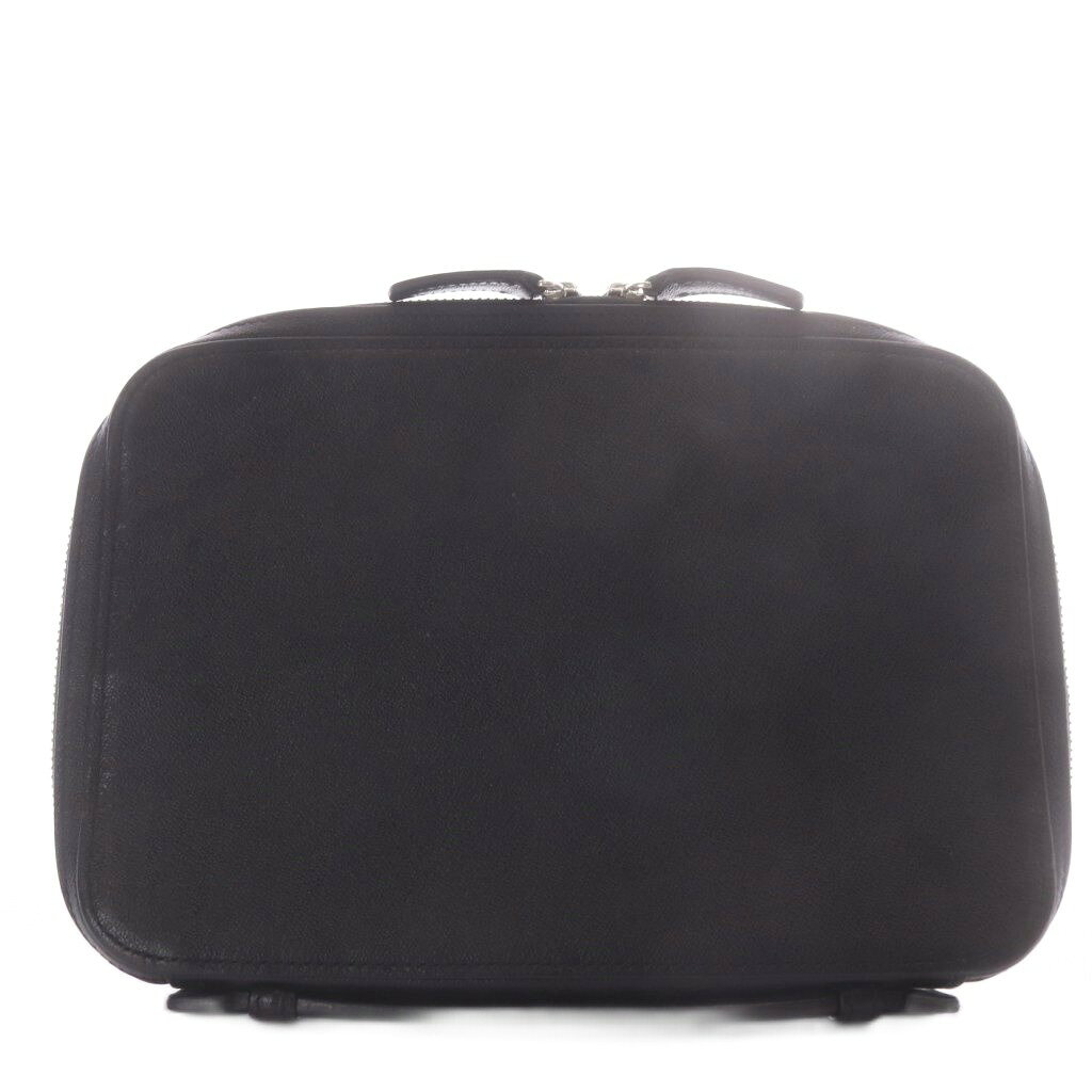 【中古】ポーター PORTER 吉田カバン クラッチバッグ セカンドバッグ レザー ラウンドファスナー ブラック /YO29 ■GY18 メンズ 【ベクトル 古着】 260924ブランドポーター PORTER実寸サイズ持ち手の長さ：15cm　ヨコ：25.5cm　タテ：18cm　マチ：3cm　ショルダーの長さ：-cm　　素材レザー色黒 ブラック状態内側と表側に使用によるスレと汚れがありますが、その他に目立ったダメージはなく、問題なくご使用いただける商品です。 ※あくまでも中古品ですので掲載写真や記載内容をご確認いただき、ご理解の上ご購入ください。付属品付属品なし商品のお問い合わせの回答を休止しております。＊各商品ページの商品詳細等をご確認の上ご購入ください。【中古】ポーター PORTER 吉田カバン クラッチバッグ セカンドバッグ レザー ラウンドファスナー ブラック /YO29 ■GY18 メンズ 【ベクトル 古着】 260924状態ランク　”AB”詳細については、下記および「状態ランクについて」ページをご覧ください。未使用・新品の商品ほぼ新品同様の商品使用感が少なく、かなり状態の良い商品使用感はあるが、傷や汚れの少ない商品使用感の他、傷や汚れが見られる商品かなり大きな傷みがある難あり商品※S〜CランクはUSED品となりますので、使用感をご理解の上でご入札下さい。状態ランクについてinformationブランドポーター PORTER実寸サイズ持ち手の長さ：15cm　ヨコ：25.5cm　タテ：18cm　マチ：3cm　ショルダーの長さ：-cm　　素材レザー色黒 ブラック状態内側と表側に使用によるスレと汚れがありますが、その他に目立ったダメージはなく、問題なくご使用いただける商品です。 ※あくまでも中古品ですので掲載写真や記載内容をご確認いただき、ご理解の上ご購入ください。付属品付属品なし商品のお問い合わせの回答を休止しております。＊各商品ページの商品詳細等をご確認の上ご購入ください。本商品は一点物です他サイトや店舗にて販売している商品です。多少のお時間差にて欠品になることもございます。予めご了承頂ますようお願い致します。ベクトル・サイズガイドはこちらこの商品と同じブランドの商品を見る