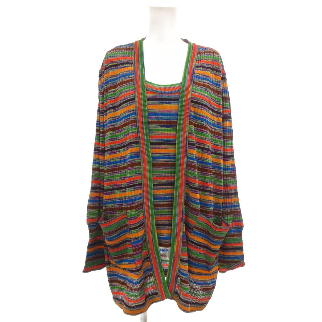 【中古】ミッソーニ MISSONI 美品 ヴィンテージ アンサンブル ニット カーディガン タンクトップ 42 ボーダー柄 オープンフロント ノースリーブ イタリア製 マルチカラー /MG レディース 【ベクトル 古着】 260623ブランドミッソーニ MISSONI表記サイズ42 実寸サイズ肩幅：45cm　身幅：56cm　総丈：76cm　袖丈：57cm　身幅：40cm　総丈：58cm　　素材カーディガン・タンクトップ レーヨン キュプラ ポリエステル ナイロン 色マルチカラー状態使用感が少なく、かなり状態の良い商品です。 ※あくまでも中古品ですので掲載写真や記載内容をご確認いただき、ご理解の上ご購入ください。付属品付属品なし、写真に写っている物が全てです。備考アパレルIDコード D-TK392 こちらのお品物は店舗で保管しておらず、店頭販売出来かねます。（※お取り寄せも出来かねます）商品のお問い合わせの回答を休止しております。＊各商品ページの商品詳細等をご確認の上ご購入ください。【中古】ミッソーニ MISSONI 美品 ヴィンテージ アンサンブル ニット カーディガン タンクトップ 42 ボーダー柄 オープンフロント ノースリーブ イタリア製 マルチカラー /MG レディース 【ベクトル 古着】 260623状態ランク　”A”詳細については、下記および「状態ランクについて」ページをご覧ください。未使用・新品の商品ほぼ新品同様の商品使用感が少なく、かなり状態の良い商品使用感はあるが、傷や汚れの少ない商品使用感の他、傷や汚れが見られる商品かなり大きな傷みがある難あり商品※S〜CランクはUSED品となりますので、使用感をご理解の上でご入札下さい。状態ランクについてinformationブランドミッソーニ MISSONI表記サイズ42 実寸サイズ肩幅：45cm　身幅：56cm　総丈：76cm　袖丈：57cm　身幅：40cm　総丈：58cm　　素材カーディガン・タンクトップ レーヨン キュプラ ポリエステル ナイロン 色マルチカラー状態使用感が少なく、かなり状態の良い商品です。 ※あくまでも中古品ですので掲載写真や記載内容をご確認いただき、ご理解の上ご購入ください。付属品付属品なし、写真に写っている物が全てです。備考アパレルIDコード D-TK392 こちらのお品物は店舗で保管しておらず、店頭販売出来かねます。（※お取り寄せも出来かねます）商品のお問い合わせの回答を休止しております。＊各商品ページの商品詳細等をご確認の上ご購入ください。本商品は一点物です他サイトや店舗にて販売している商品です。多少のお時間差にて欠品になることもございます。予めご了承頂ますようお願い致します。ベクトル・サイズガイドはこちらこの商品と同じブランドの商品を見る