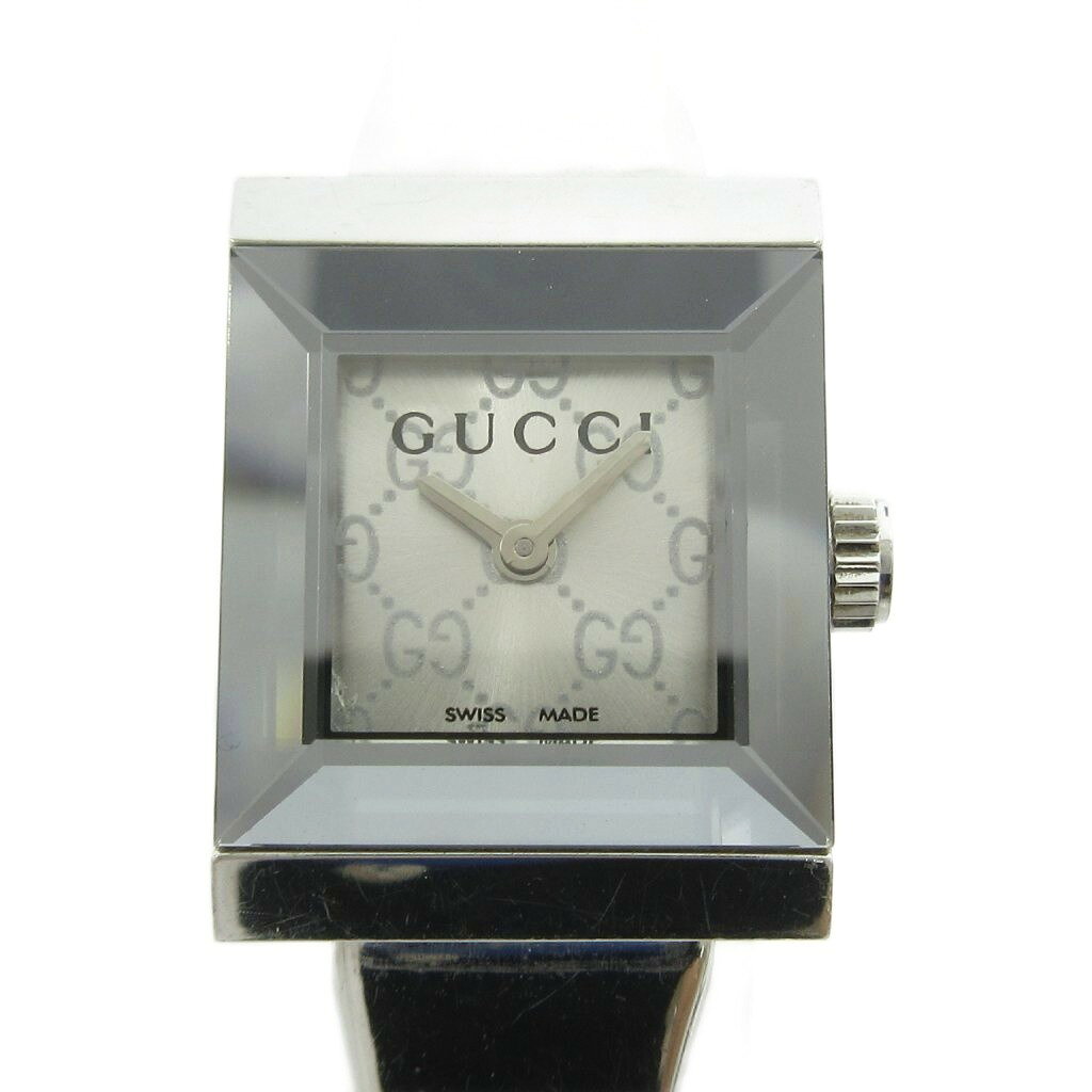 【中古】グッチ GUCCI Gフレーム 腕時計 ウォッチ スクエア クォーツ 128.5 文字盤GG柄 シルバーカラー /MG ☆AA★ レディース 【ベクトル 古着】 260810ブランドグッチ GUCCI表記サイズサイズ表記なし。実寸サイズをご確認ください。実寸サイズバンド幅：0.5cm　腕周り：17cm　ケース・タテ：29mm　ケース・ヨコ（リューズは除く）：15mm　　素材ステンレススチール色シルバーカラー仕様クォーツ 3ATM 状態ケース・ベルト小キズあり その他に目立ったダメージはなく、問題なくご使用いただける商品です。 ※あくまでも中古品ですので掲載写真や記載内容をご確認いただき、ご理解の上ご購入ください。付属品付属品なし、写真に写っている物が全てです。備考品番 128.5 こちらのお品物は店舗で保管しておらず、店頭販売出来かねます。（※お取り寄せも出来かねます） ・2026年8月に簡易動作確認済みです。 ※出品時は稼働しておりますが、販売期間中の電池切れはご了承ください。保管期間中の電池残量低下等により、到着時に停止している場合がございます。その際は、お手数ですが充電・時刻合わせをお願いいたします。 商品のお問い合わせの回答を休止しております。＊各商品ページの商品詳細等をご確認の上ご購入ください。【中古】グッチ GUCCI Gフレーム 腕時計 ウォッチ スクエア クォーツ 128.5 文字盤GG柄 シルバーカラー /MG ☆AA★ レディース 【ベクトル 古着】 260810状態ランク　”AB”詳細については、下記および「状態ランクについて」ページをご覧ください。未使用・新品の商品ほぼ新品同様の商品使用感が少なく、かなり状態の良い商品使用感はあるが、傷や汚れの少ない商品使用感の他、傷や汚れが見られる商品かなり大きな傷みがある難あり商品※S〜CランクはUSED品となりますので、使用感をご理解の上でご入札下さい。状態ランクについてinformationブランドグッチ GUCCI表記サイズサイズ表記なし。実寸サイズをご確認ください。実寸サイズバンド幅：0.5cm　腕周り：17cm　ケース・タテ：29mm　ケース・ヨコ（リューズは除く）：15mm　　素材ステンレススチール色シルバーカラー仕様クォーツ 3ATM 状態ケース・ベルト小キズあり その他に目立ったダメージはなく、問題なくご使用いただける商品です。 ※あくまでも中古品ですので掲載写真や記載内容をご確認いただき、ご理解の上ご購入ください。付属品付属品なし、写真に写っている物が全てです。備考品番 128.5 こちらのお品物は店舗で保管しておらず、店頭販売出来かねます。（※お取り寄せも出来かねます） ・2026年8月に簡易動作確認済みです。 ※出品時は稼働しておりますが、販売期間中の電池切れはご了承ください。保管期間中の電池残量低下等により、到着時に停止している場合がございます。その際は、お手数ですが充電・時刻合わせをお願いいたします。 商品のお問い合わせの回答を休止しております。＊各商品ページの商品詳細等をご確認の上ご購入ください。本商品は一点物です他サイトや店舗にて販売している商品です。多少のお時間差にて欠品になることもございます。予めご了承頂ますようお願い致します。ベクトル・サイズガイドはこちらこの商品と同じブランドの商品を見る