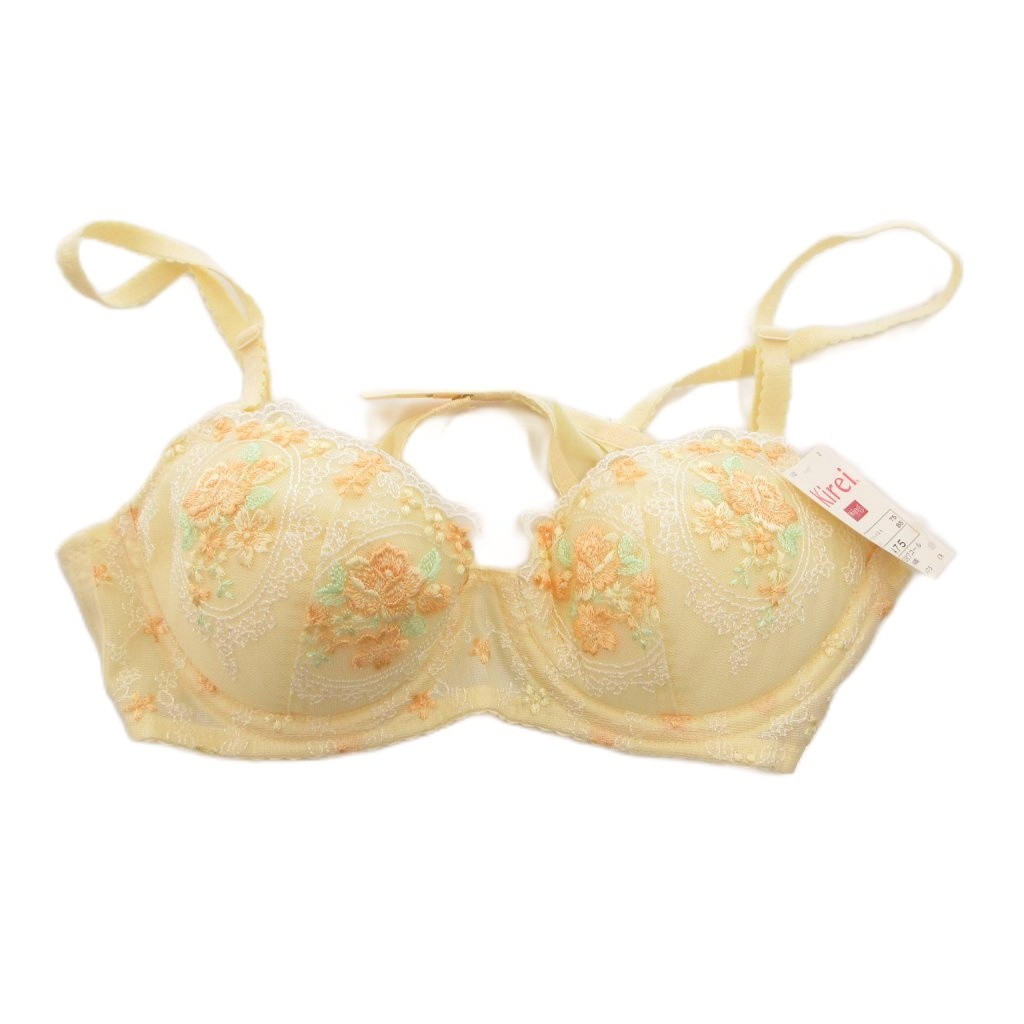 【中古】未使用品 WACOAL タグ付き Wing Kirei ブラジャー 下着 レース 花柄 A75 黄 イエロー /FF レディース 【ベクトル 古着】 260807表記サイズA75実寸サイズヨコ：30cm　タテ：13cm　　素材ポリエステル ナイロン その他色黄 イエロー 状態未使用品です。 ※未使用品・新品同様の商品ではございますが、一度は一般の方の手に渡り、個人で保管されていた商品です。また、保管・陳列時の薄いスレなど微細な状態変化が見られる場合がございます。ご理解の上ご購入ください。備考こちらのお品物は店舗で保管しておらず、店頭販売出来かねます。（※お取り寄せも出来かねます）商品のお問い合わせの回答を休止しております。＊各商品ページの商品詳細等をご確認の上ご購入ください。【中古】未使用品 WACOAL タグ付き Wing Kirei ブラジャー 下着 レース 花柄 A75 黄 イエロー /FF レディース 【ベクトル 古着】 260807状態ランク　”S”詳細については、下記および「状態ランクについて」ページをご覧ください。未使用・新品の商品ほぼ新品同様の商品使用感が少なく、かなり状態の良い商品使用感はあるが、傷や汚れの少ない商品使用感の他、傷や汚れが見られる商品かなり大きな傷みがある難あり商品※S〜CランクはUSED品となりますので、使用感をご理解の上でご入札下さい。状態ランクについてinformation表記サイズA75実寸サイズヨコ：30cm　タテ：13cm　　素材ポリエステル ナイロン その他色黄 イエロー 状態未使用品です。 ※未使用品・新品同様の商品ではございますが、一度は一般の方の手に渡り、個人で保管されていた商品です。また、保管・陳列時の薄いスレなど微細な状態変化が見られる場合がございます。ご理解の上ご購入ください。備考こちらのお品物は店舗で保管しておらず、店頭販売出来かねます。（※お取り寄せも出来かねます）商品のお問い合わせの回答を休止しております。＊各商品ページの商品詳細等をご確認の上ご購入ください。本商品は一点物です他サイトや店舗にて販売している商品です。多少のお時間差にて欠品になることもございます。予めご了承頂ますようお願い致します。ベクトル・サイズガイドはこちらこの商品と同じブランドの商品を見る