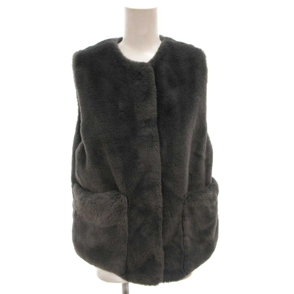【中古】ザラ ZARA エコファーベスト ジレ ノーカラー グレー 13-14 164cm /FF レディース 【ベクトル 古着】 260905ブランドザラ ZARA表記サイズ13-14 164cm実寸サイズ身幅：46cm　着丈：57cm　　素材表地 ポリエステル 裏地 ポリエステル色グレー状態使用感が少なく、かなり状態の良い商品です。 ※あくまでも中古品ですので掲載写真や記載内容をご確認いただき、ご理解の上ご購入ください。備考株 ITXジャパン こちらのお品物は店舗で保管しておらず、店頭販売出来かねます。（※お取り寄せも出来かねます）商品のお問い合わせの回答を休止しております。＊各商品ページの商品詳細等をご確認の上ご購入ください。【中古】ザラ ZARA エコファーベスト ジレ ノーカラー グレー 13-14 164cm /FF レディース 【ベクトル 古着】 260905状態ランク　”A”詳細については、下記および「状態ランクについて」ページをご覧ください。未使用・新品の商品ほぼ新品同様の商品使用感が少なく、かなり状態の良い商品使用感はあるが、傷や汚れの少ない商品使用感の他、傷や汚れが見られる商品かなり大きな傷みがある難あり商品※S〜CランクはUSED品となりますので、使用感をご理解の上でご入札下さい。状態ランクについてinformationブランドザラ ZARA表記サイズ13-14 164cm実寸サイズ身幅：46cm　着丈：57cm　　素材表地 ポリエステル 裏地 ポリエステル色グレー状態使用感が少なく、かなり状態の良い商品です。 ※あくまでも中古品ですので掲載写真や記載内容をご確認いただき、ご理解の上ご購入ください。備考株 ITXジャパン こちらのお品物は店舗で保管しておらず、店頭販売出来かねます。（※お取り寄せも出来かねます）商品のお問い合わせの回答を休止しております。＊各商品ページの商品詳細等をご確認の上ご購入ください。本商品は一点物です他サイトや店舗にて販売している商品です。多少のお時間差にて欠品になることもございます。予めご了承頂ますようお願い致します。ベクトル・サイズガイドはこちらこの商品と同じブランドの商品を見る